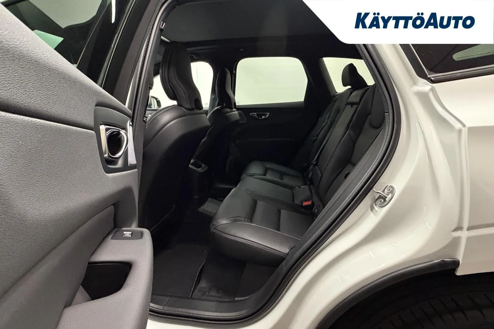 Volvo XC60 SZO-475 carousel image