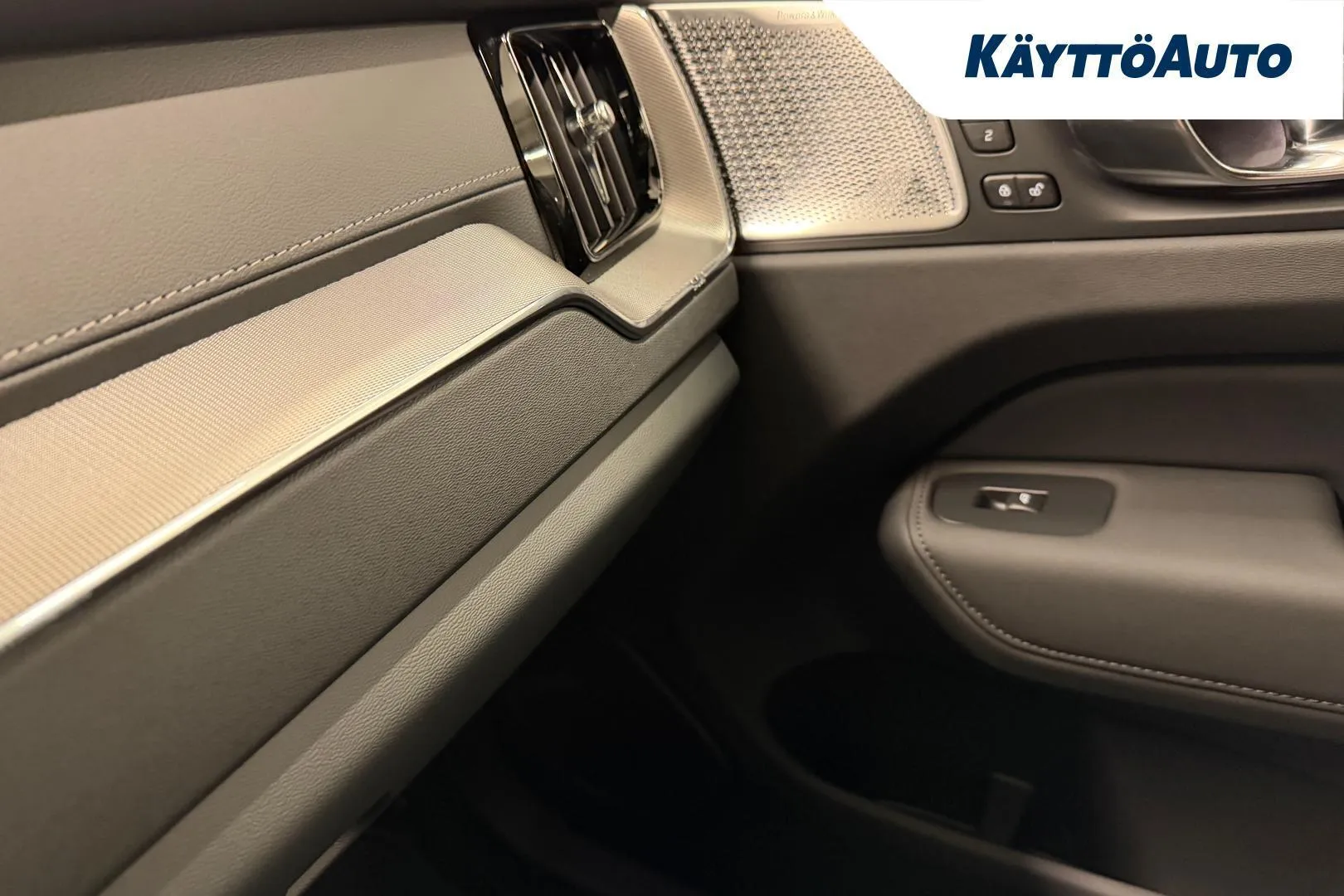 Volvo XC60 SZO-475 carousel image