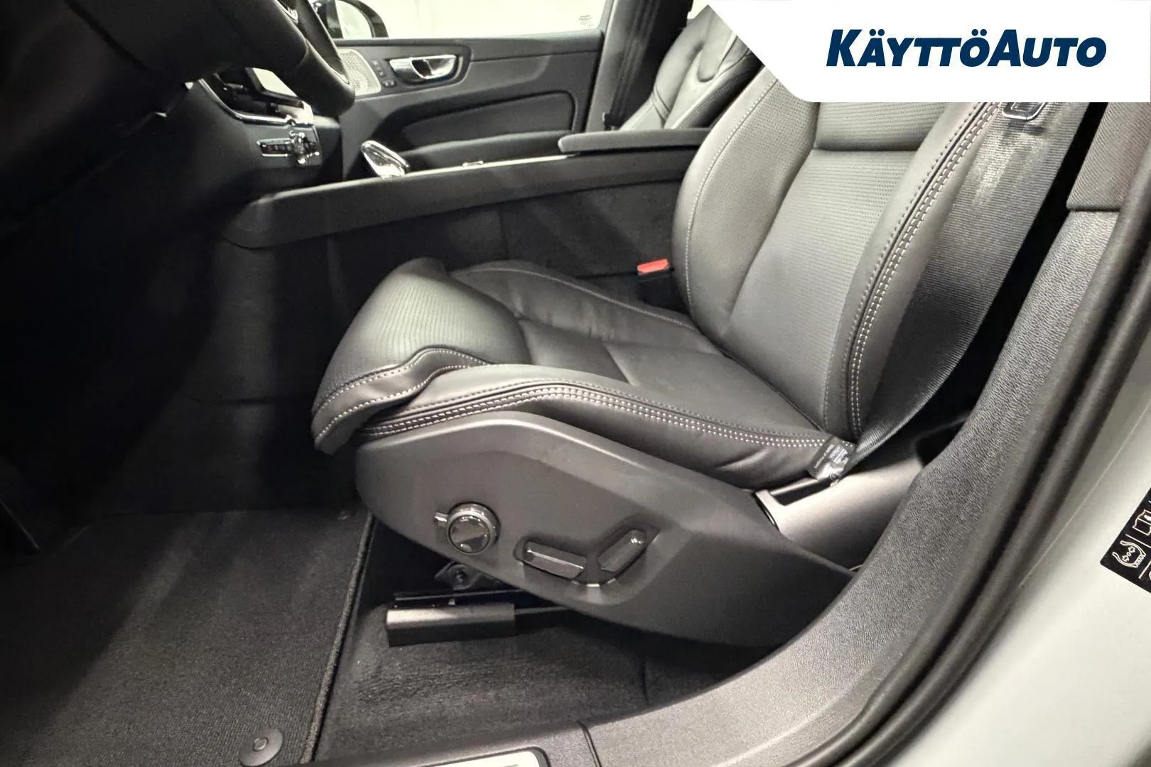 Volvo XC60 SZO-478 carousel image