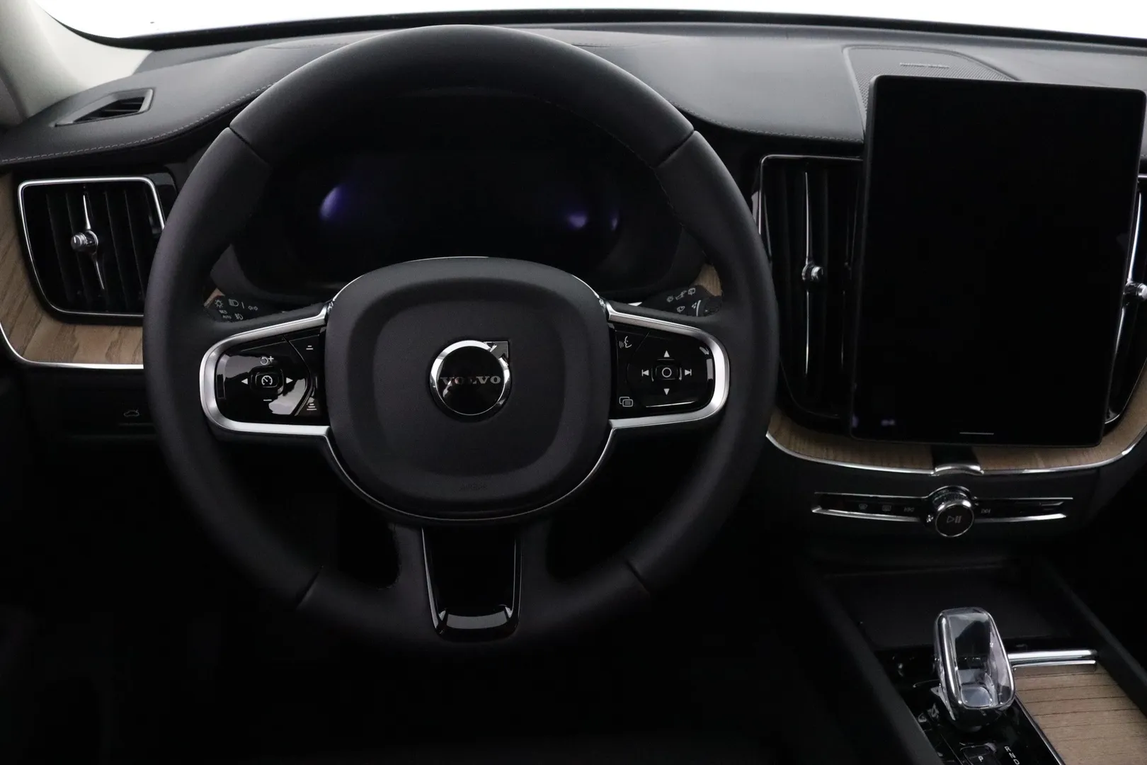 Volvo XC60 SZO-479 carousel image