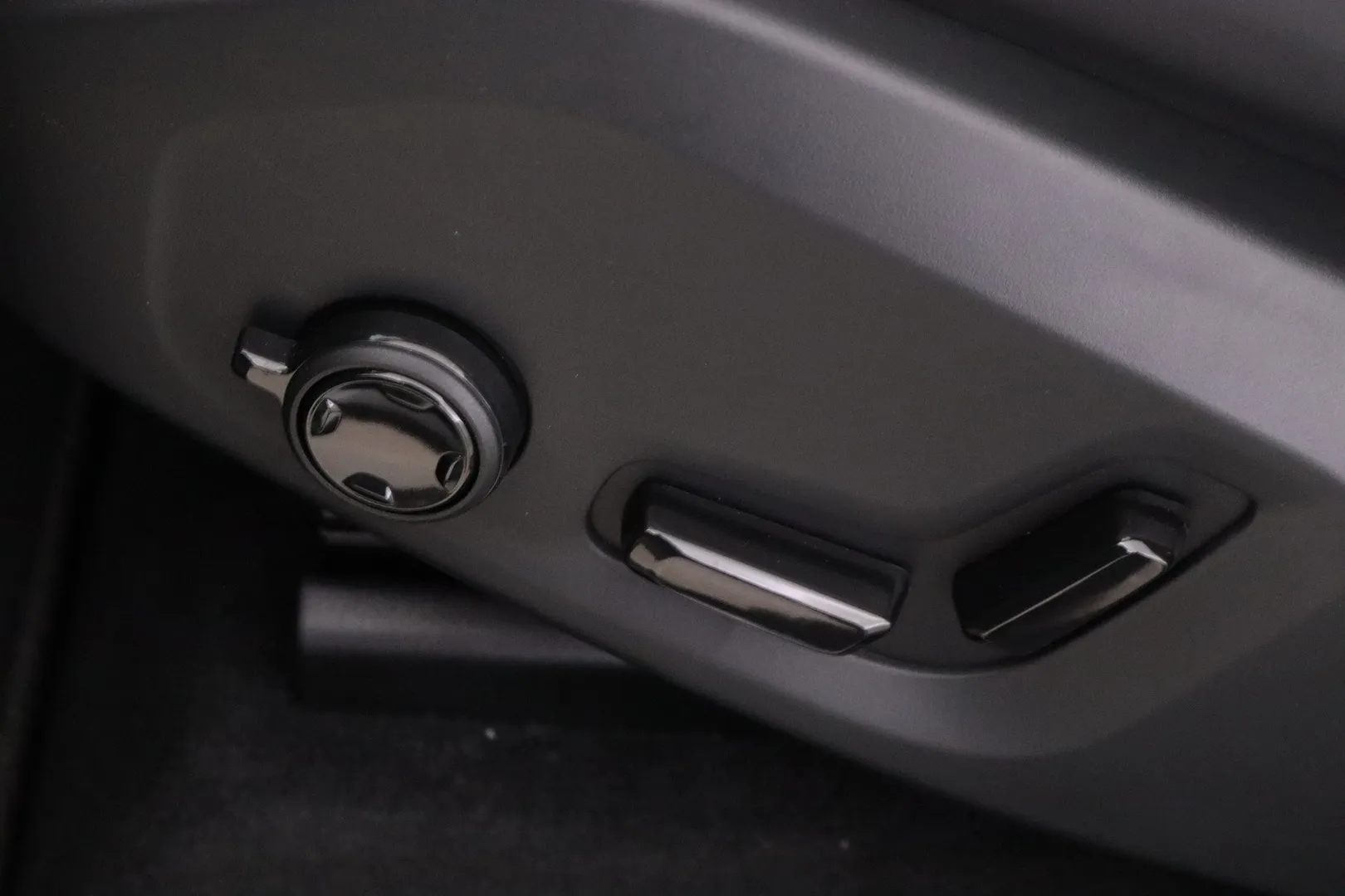 Volvo XC60 SZO-479 carousel image