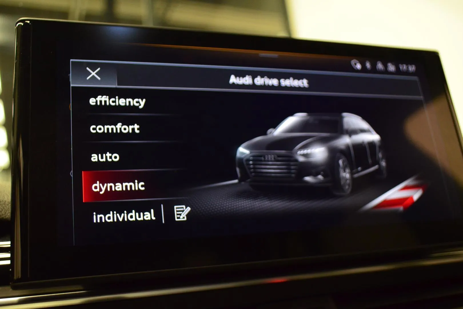 Audi A4 GOO-957 carousel image