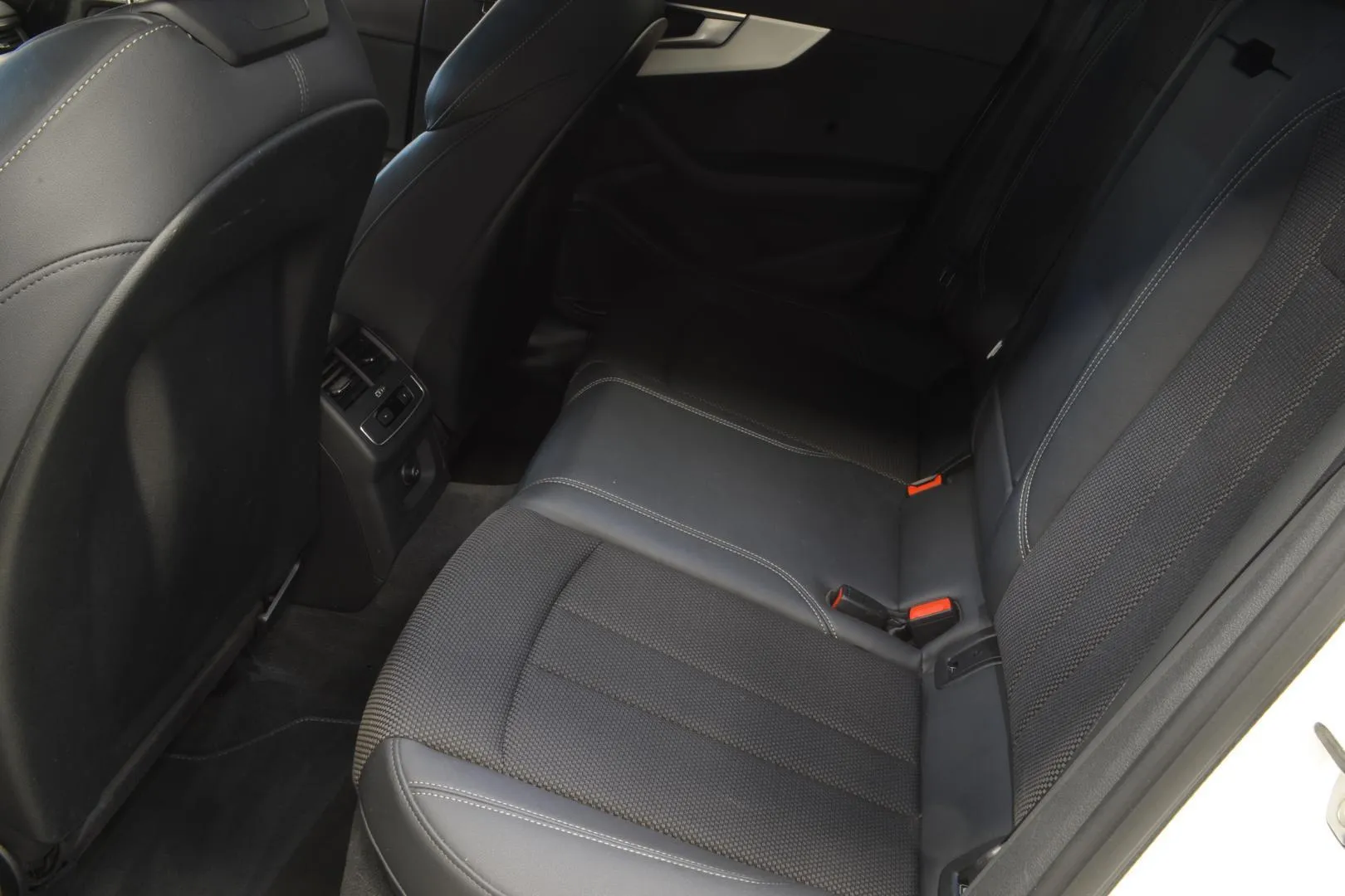 Audi A4 GOO-957 carousel image