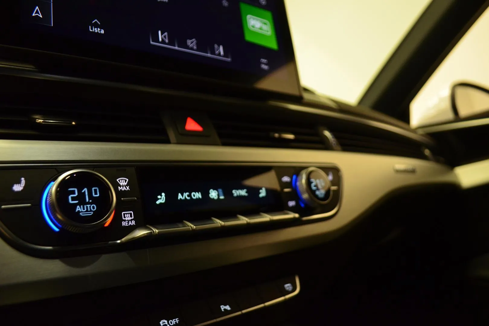Audi A4 GOO-957 carousel image