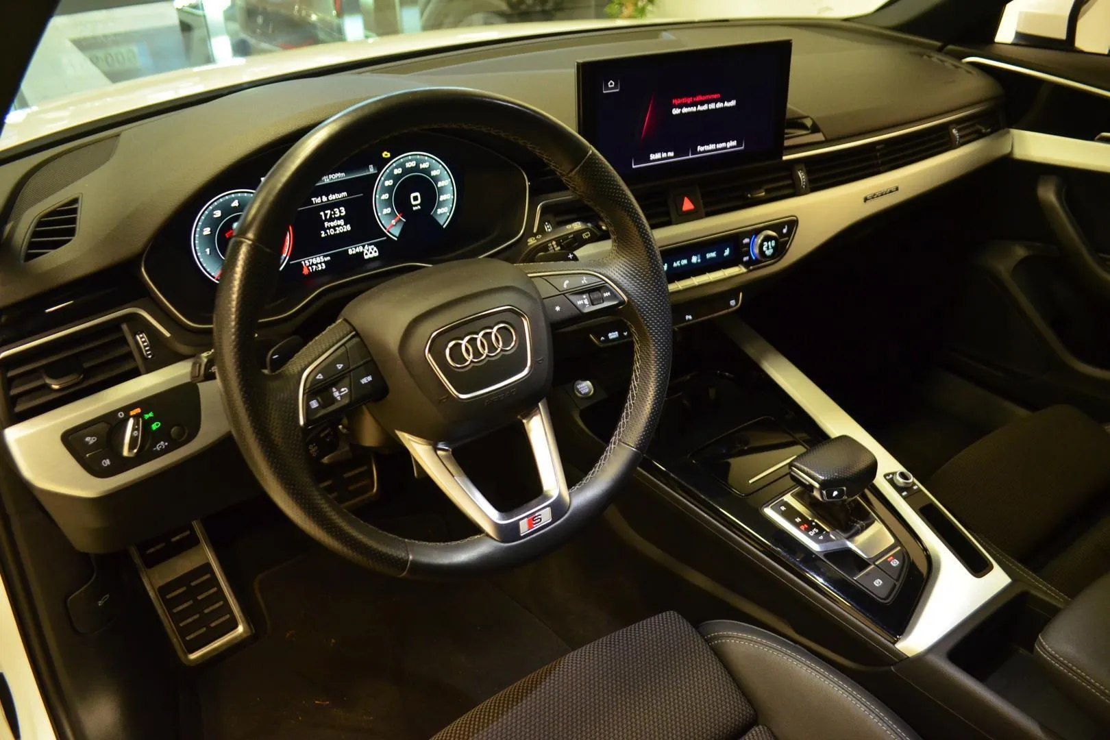 Audi A4 GOO-957 carousel image