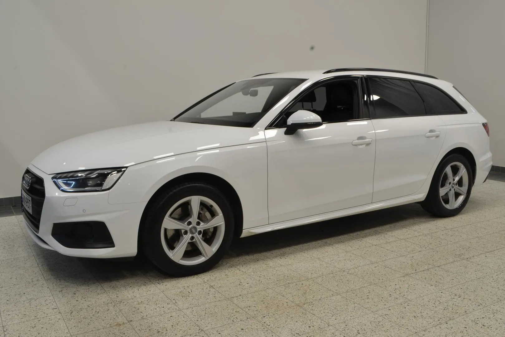 Audi A4 GOO-957 carousel image