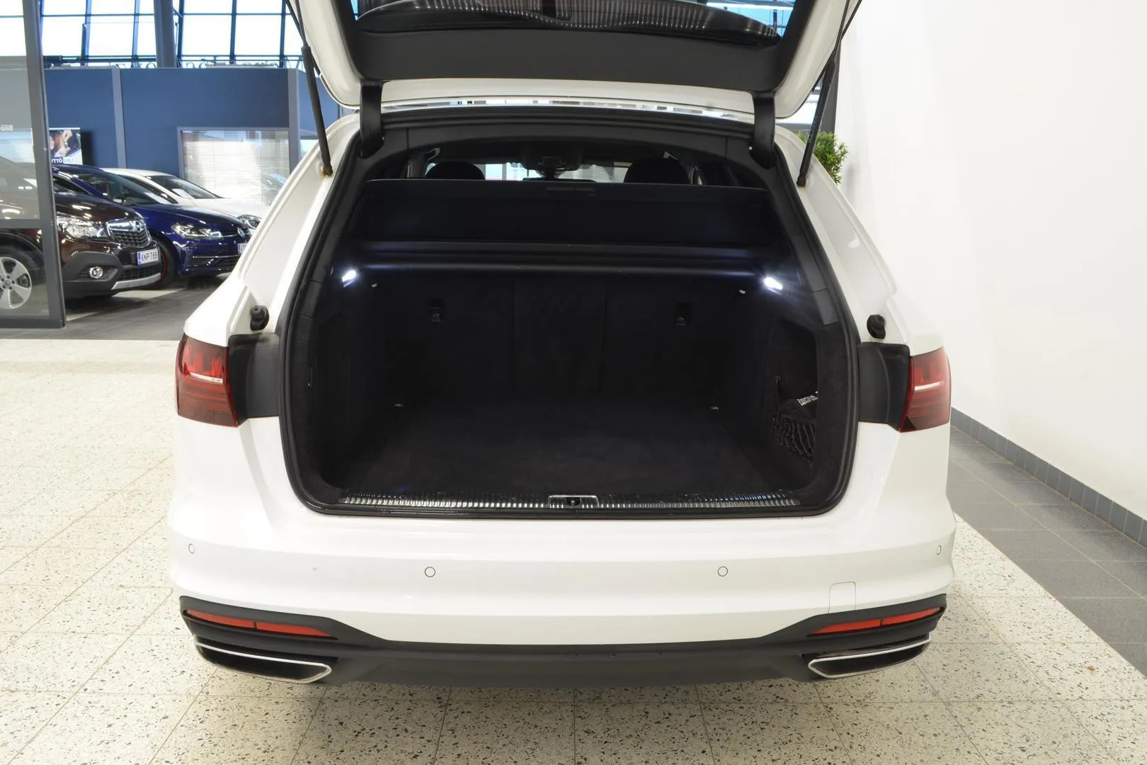 Audi A4 GOO-957 carousel image