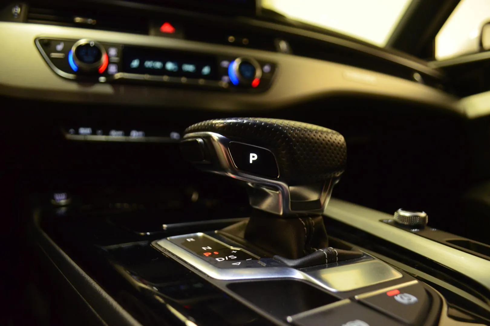 Audi A4 GOO-957 carousel image