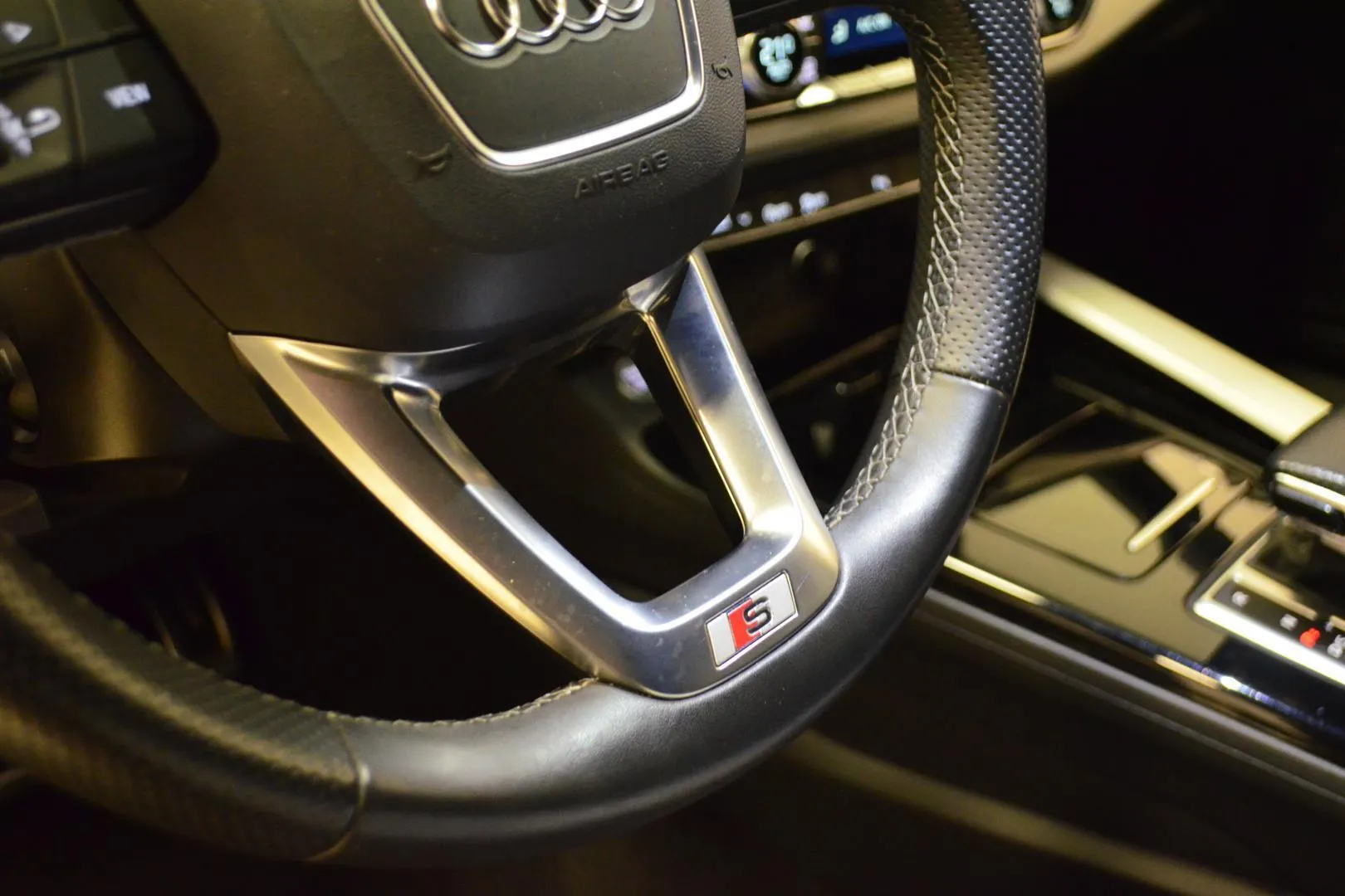 Audi A4 GOO-957 carousel image