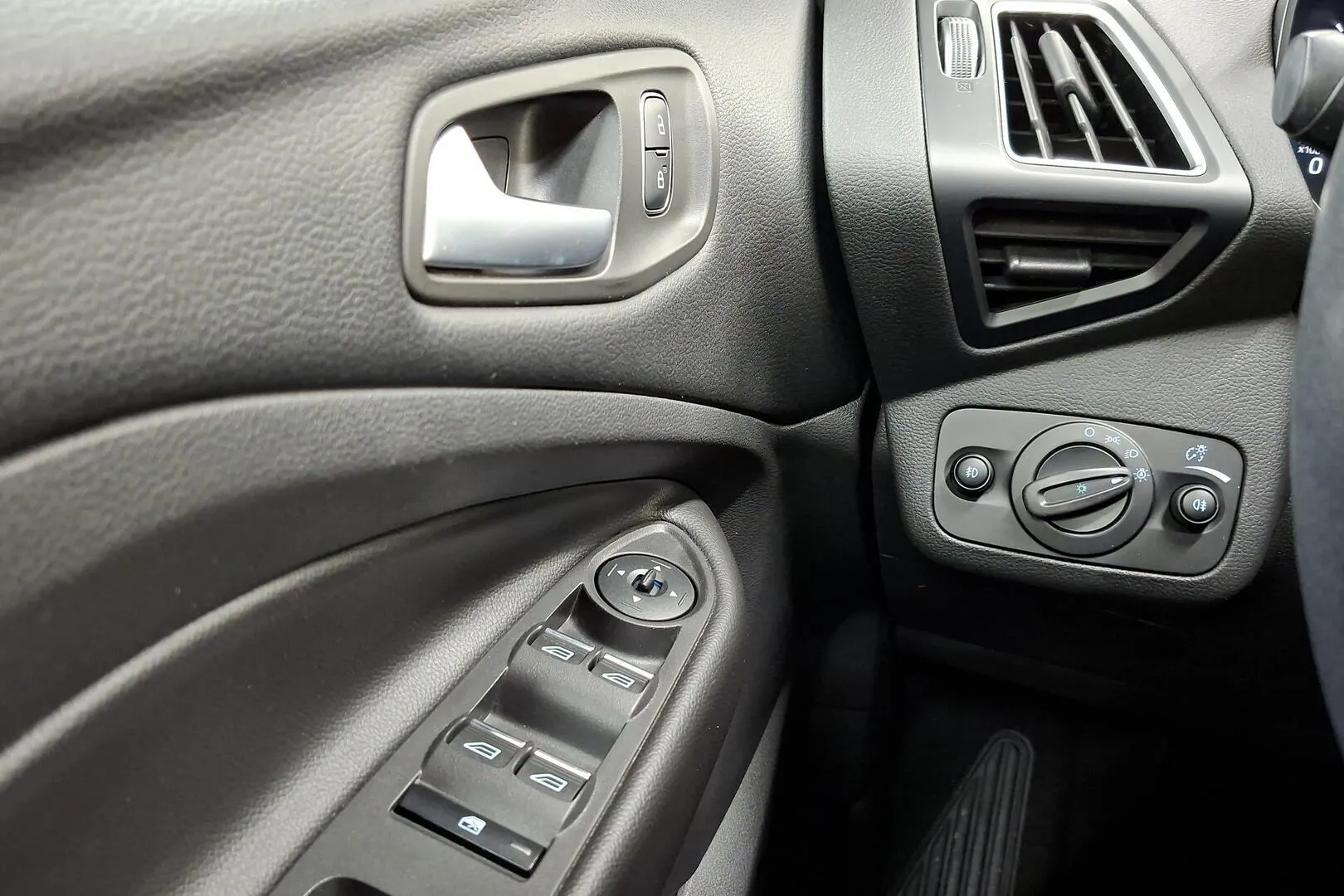 Ford Kuga NLB-750 carousel image