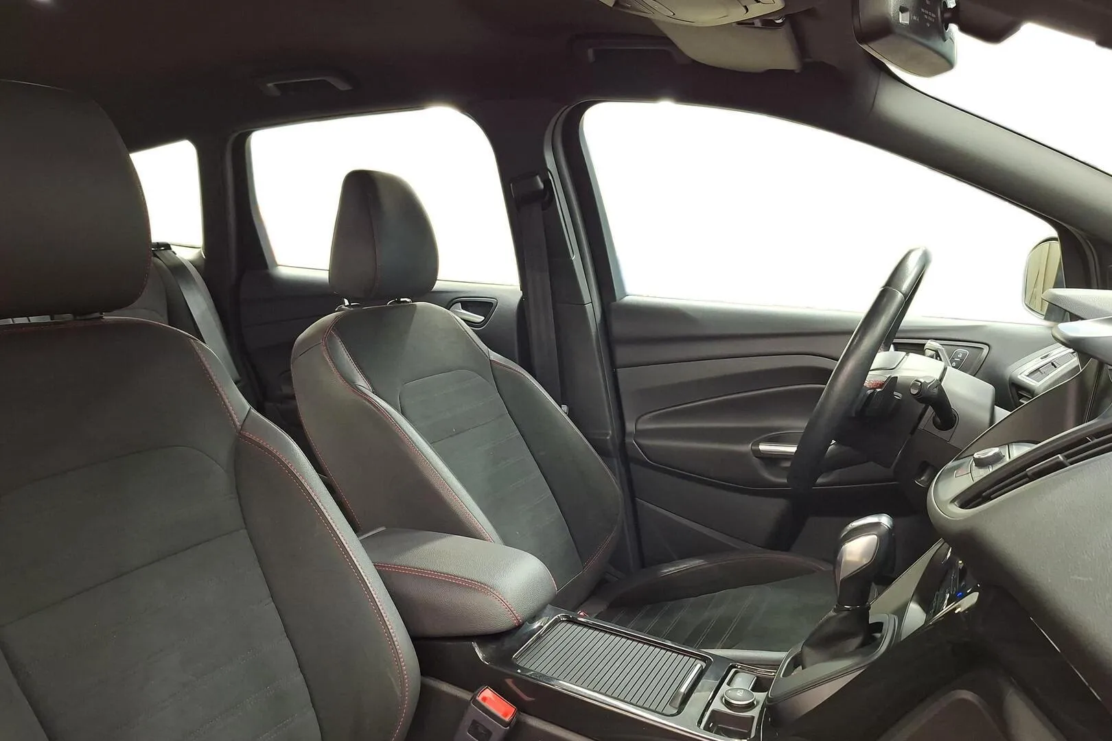 Ford Kuga NLB-750 carousel image