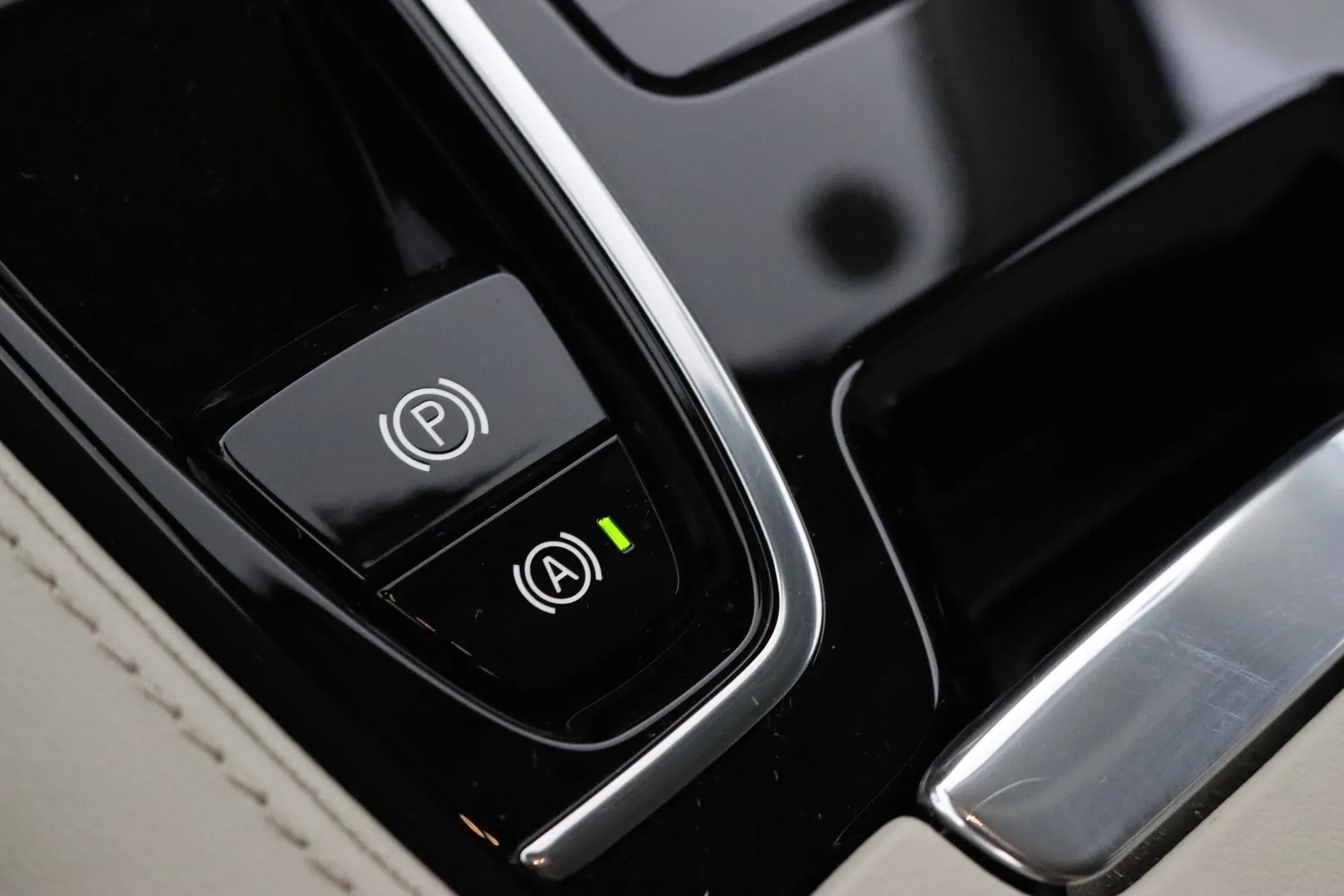 Volvo S60 EUP-226 carousel image