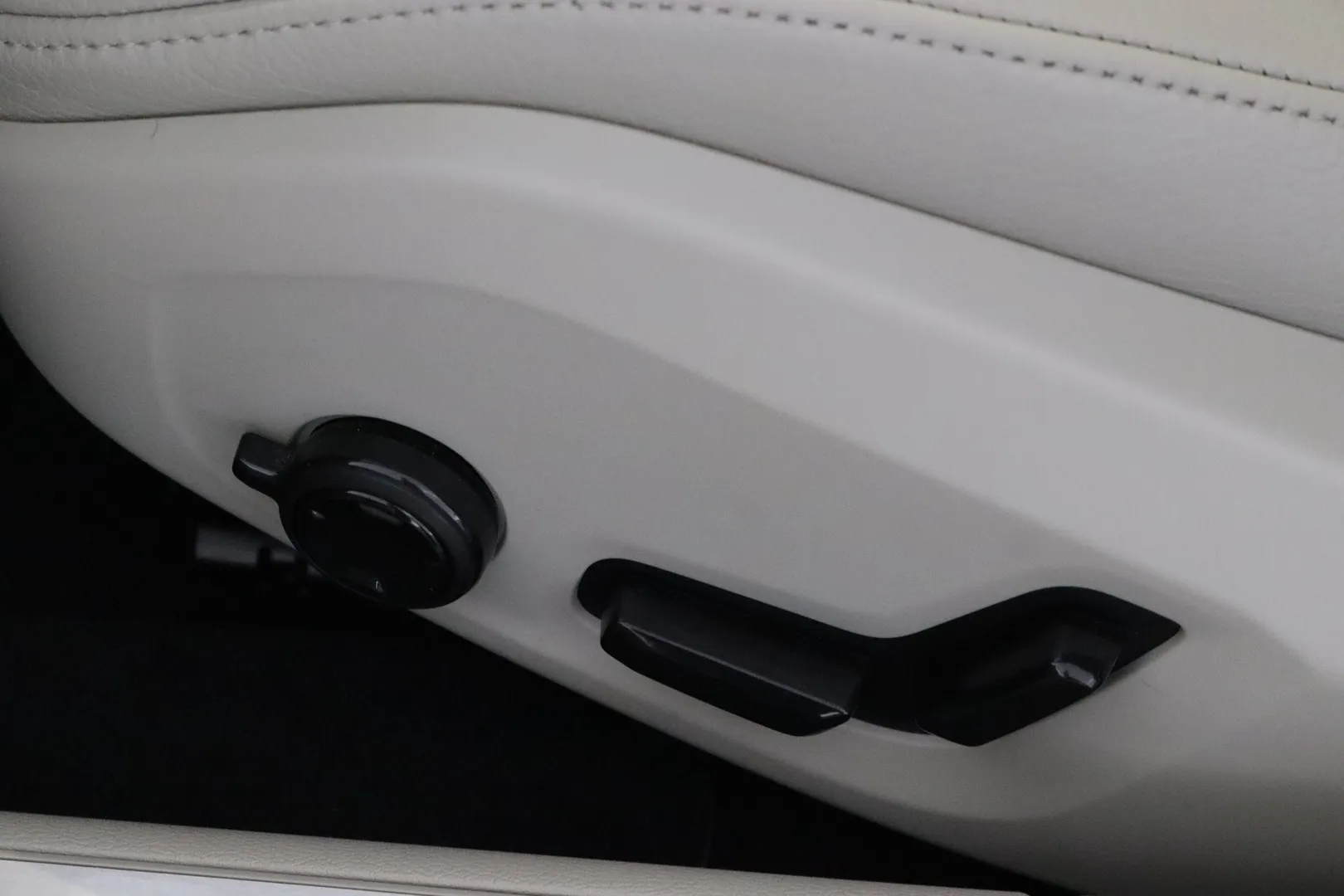 Volvo S60 EUP-226 carousel image
