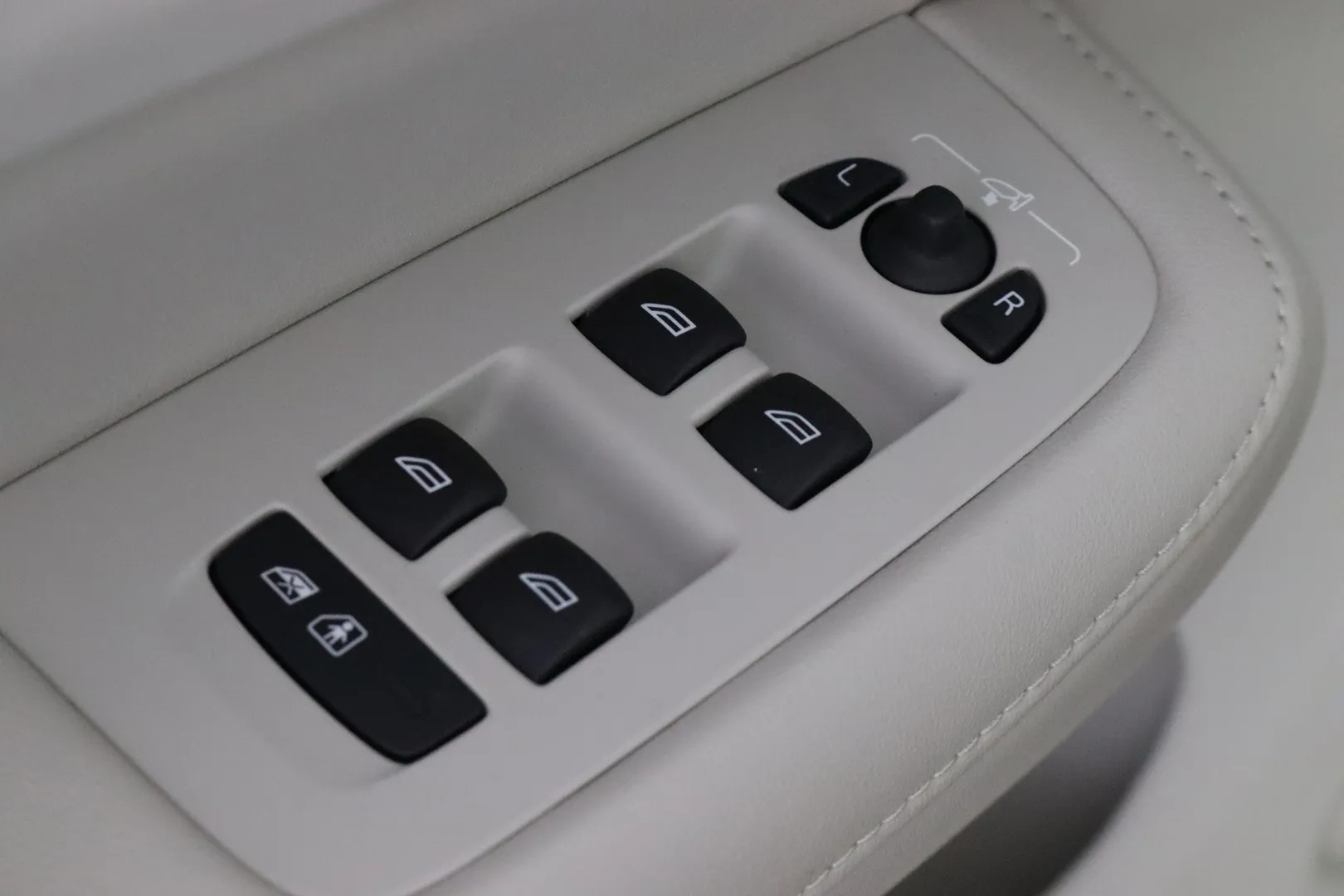 Volvo S60 EUP-226 carousel image