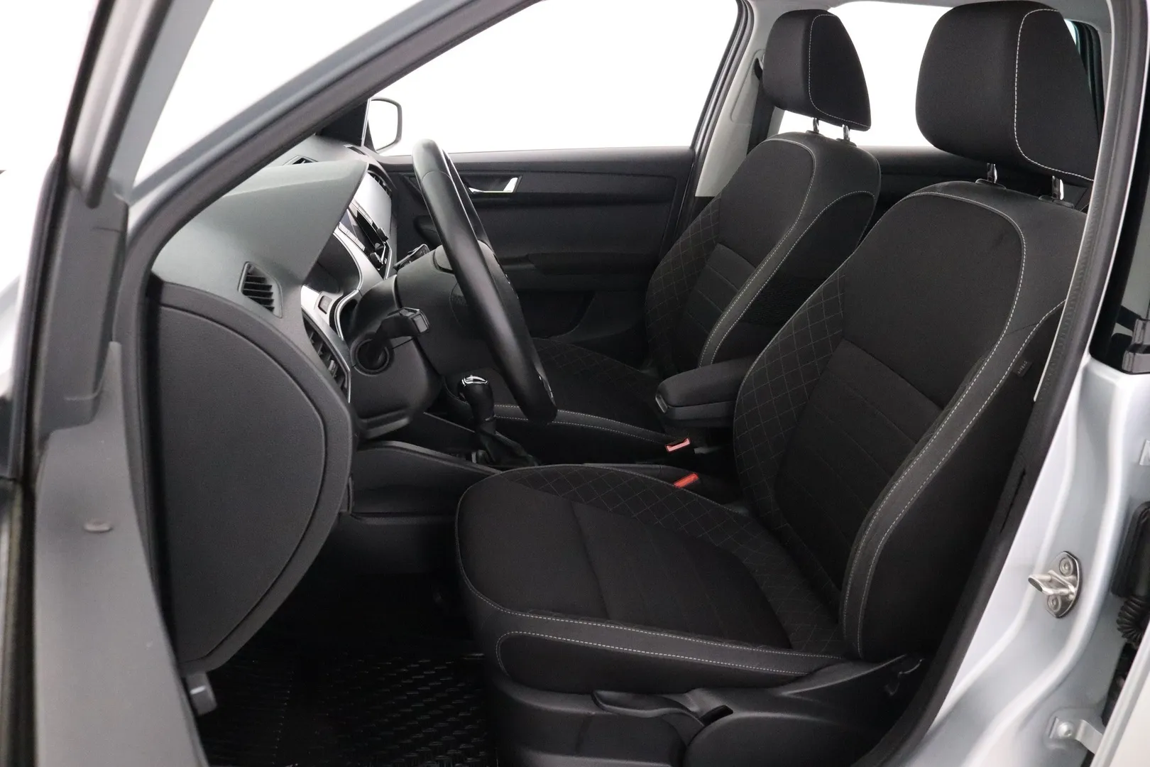Skoda Fabia KOE-887 carousel image
