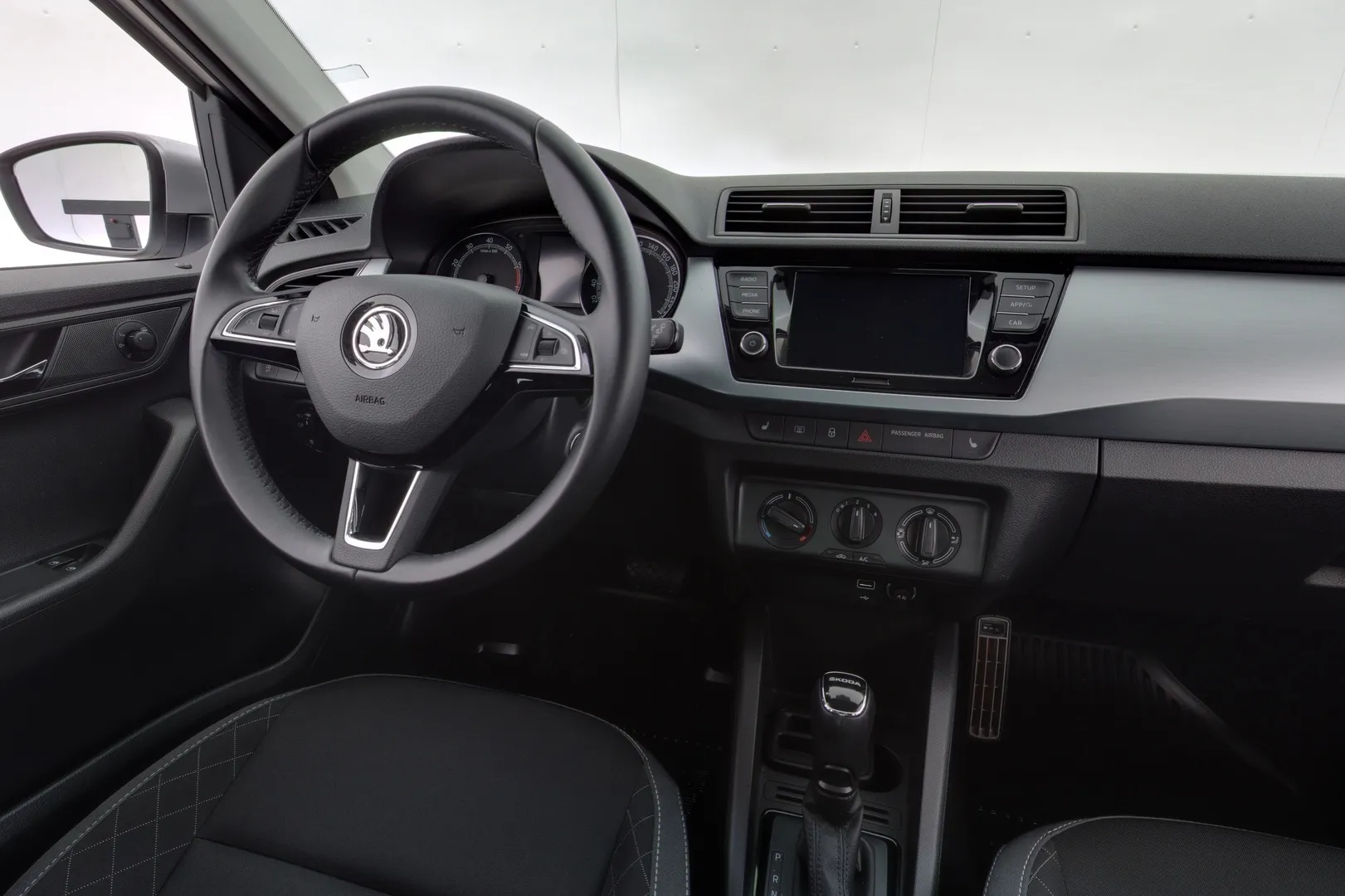 Skoda Fabia KOE-887 carousel image