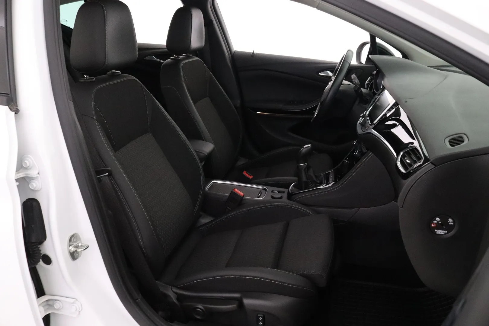 Opel Astra ZMK-363 carousel image