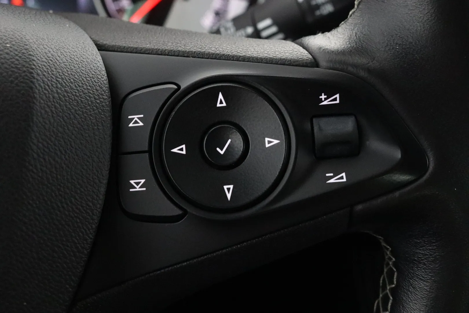 Opel Astra ZMK-363 carousel image