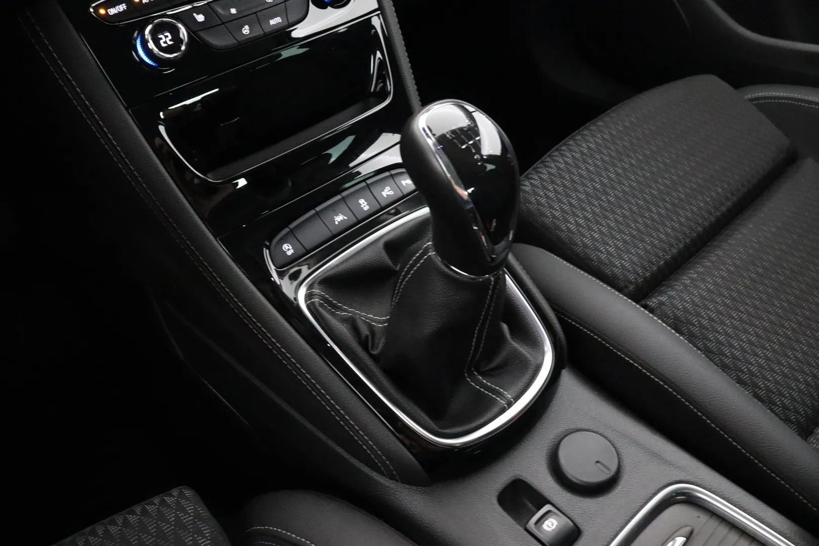 Opel Astra ZMK-363 carousel image