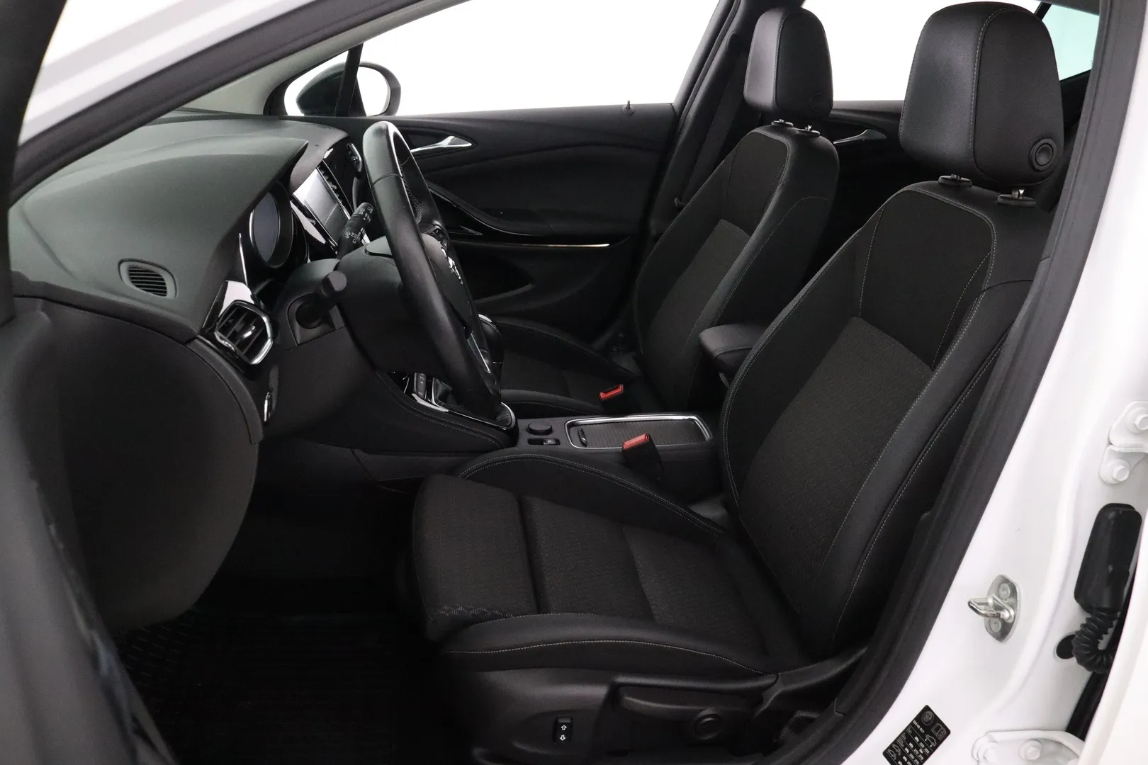 Opel Astra ZMK-363 carousel image