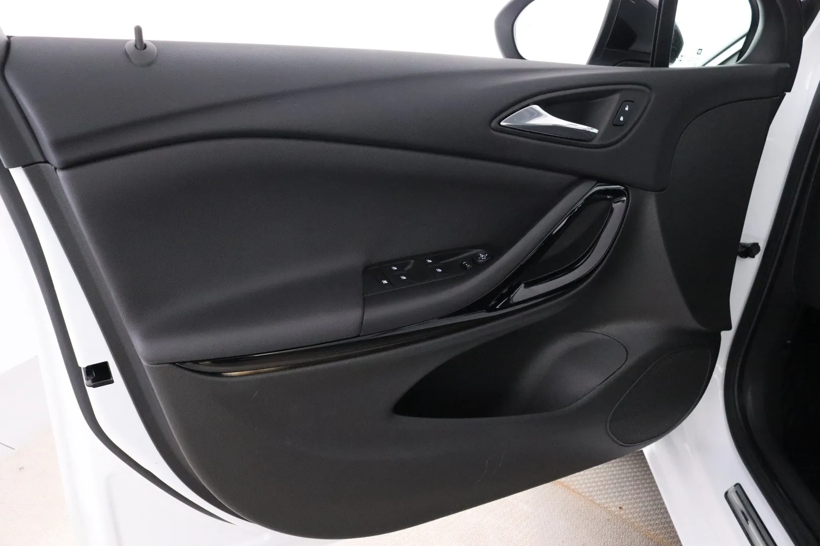 Opel Astra ZMK-363 carousel image