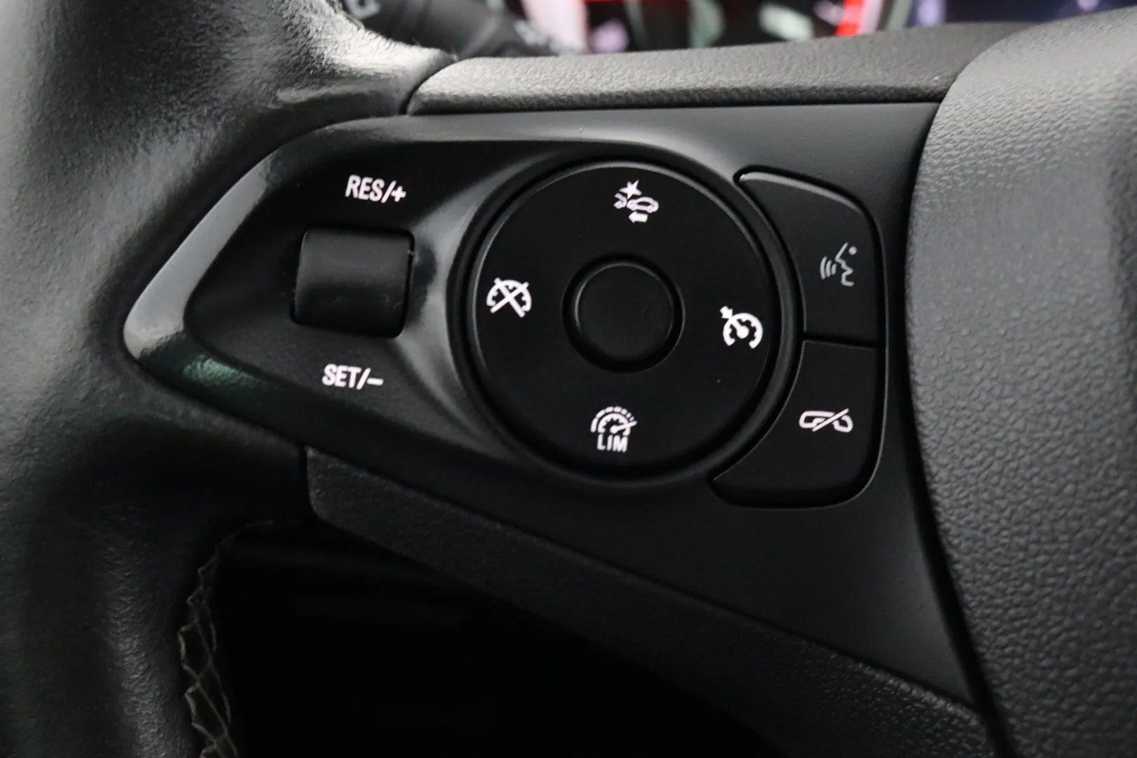 Opel Astra ZMK-363 carousel image