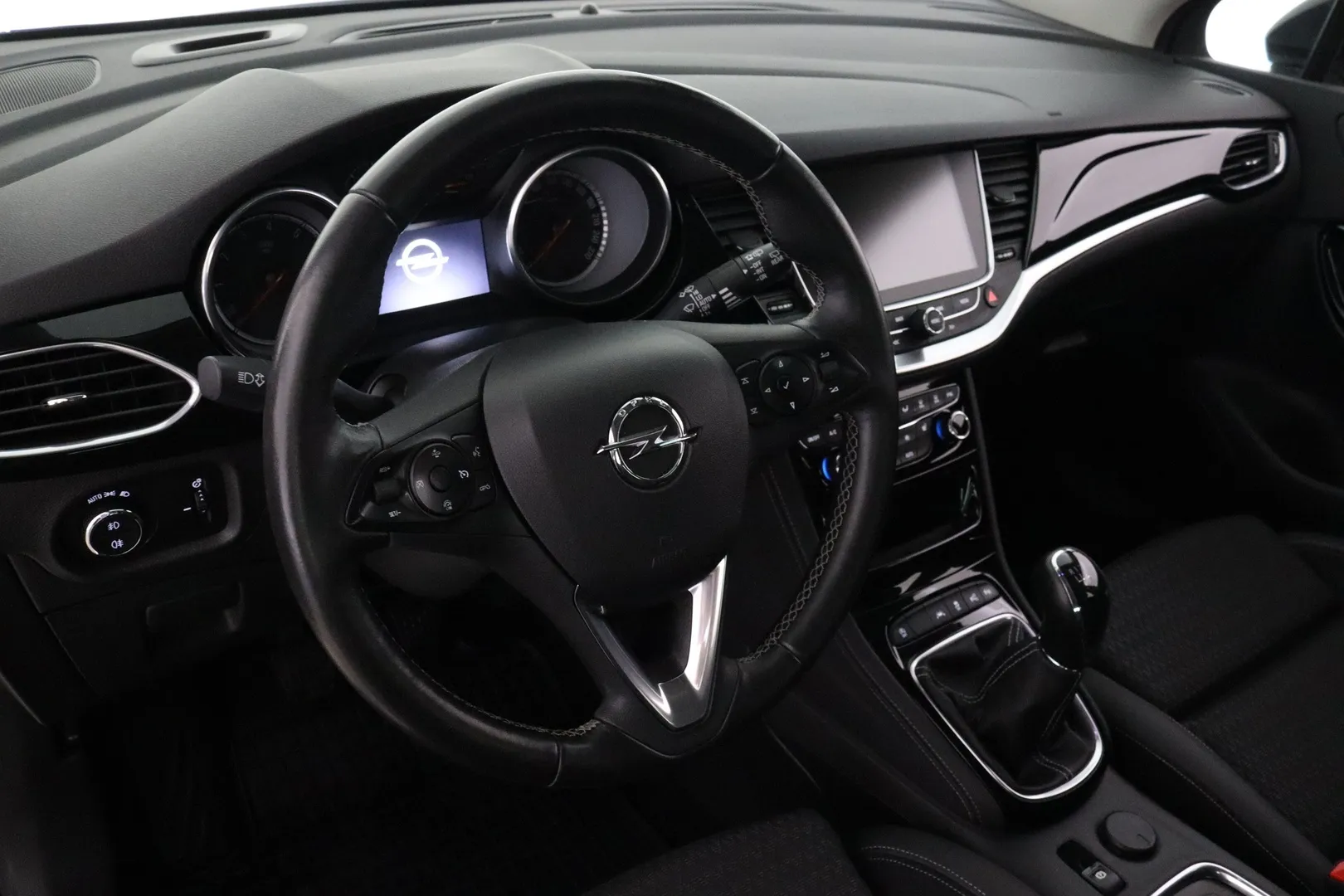 Opel Astra ZMK-363 carousel image