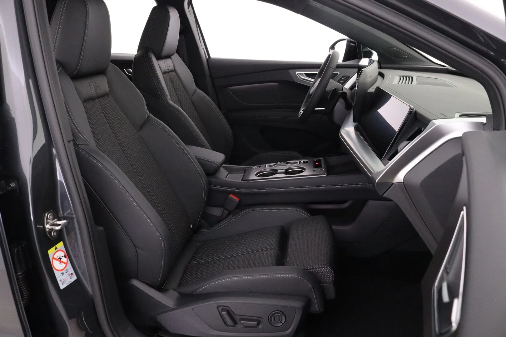 Audi Q4 e-tron SZO-309 carousel image