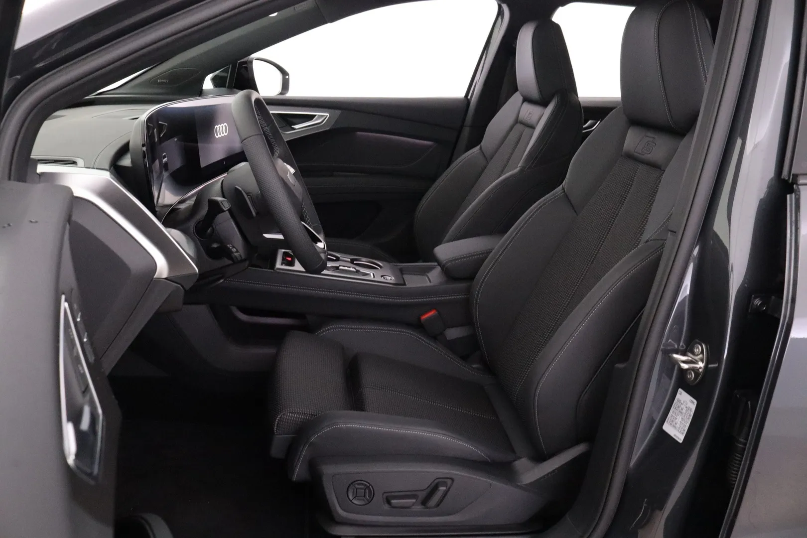Audi Q4 e-tron SZO-309 carousel image