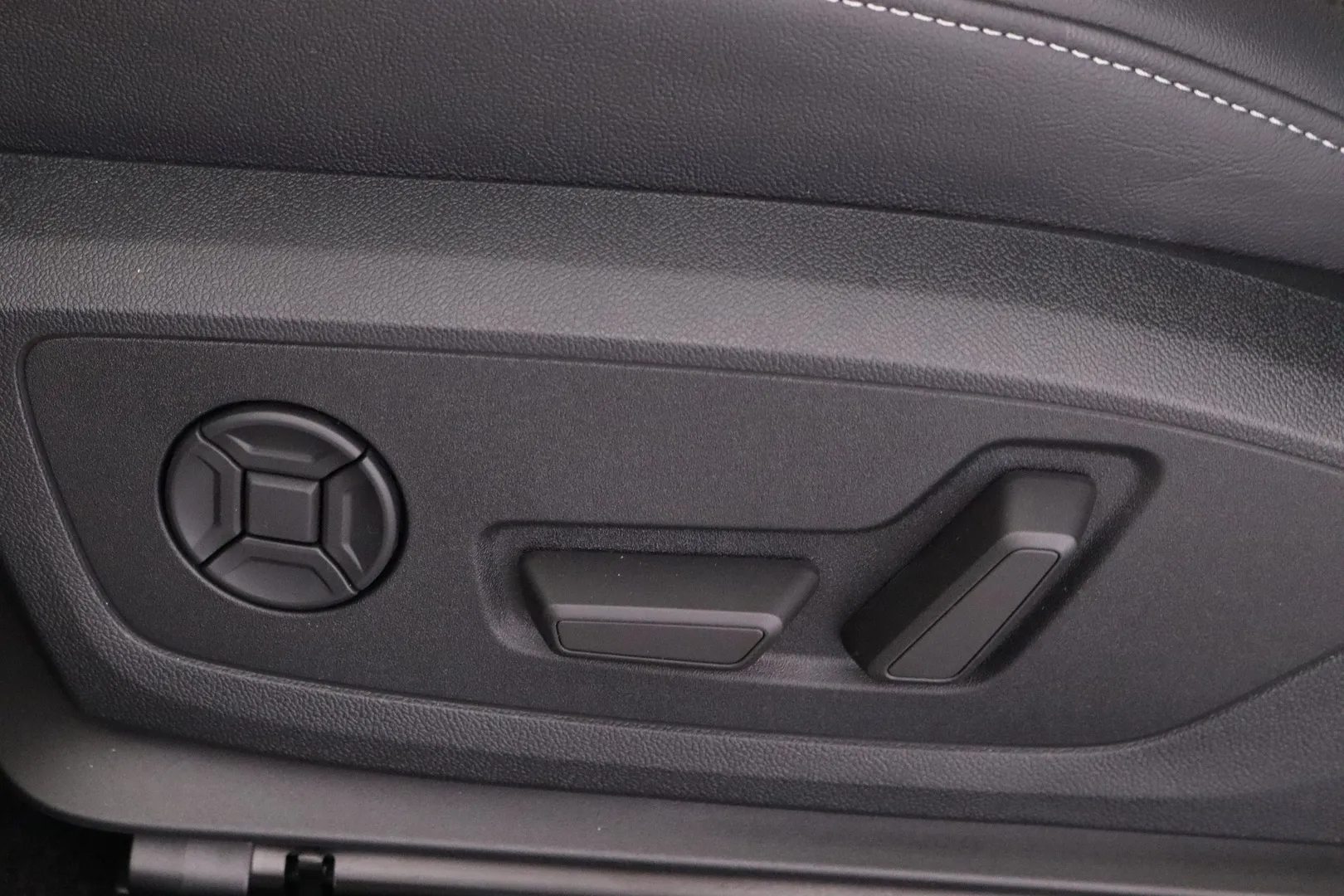 Audi Q4 e-tron SZO-309 carousel image