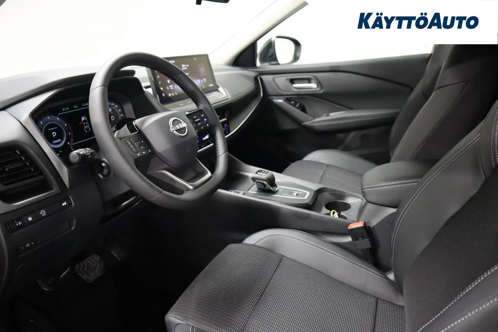 Nissan Qashqai SZP-650 carousel image