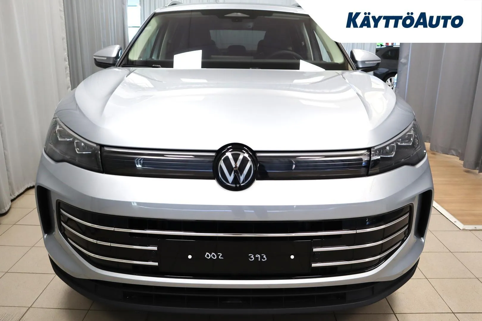 Volkswagen Tiguan SZR-833 carousel image