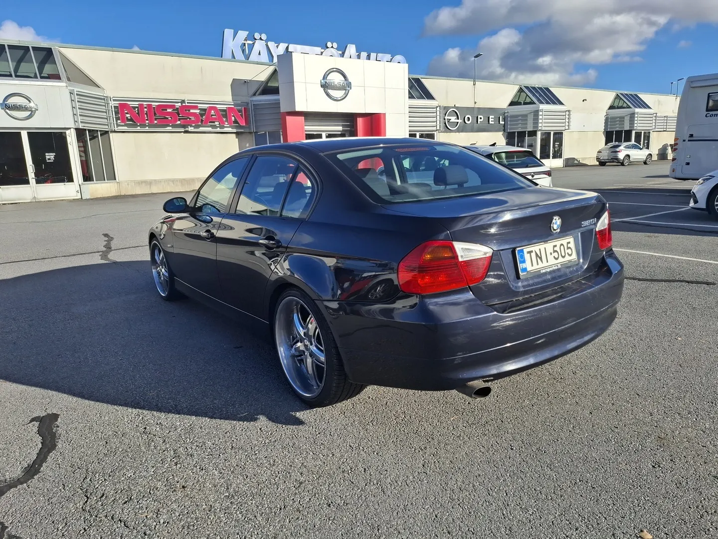 BMW 320 TNI-505 carousel image