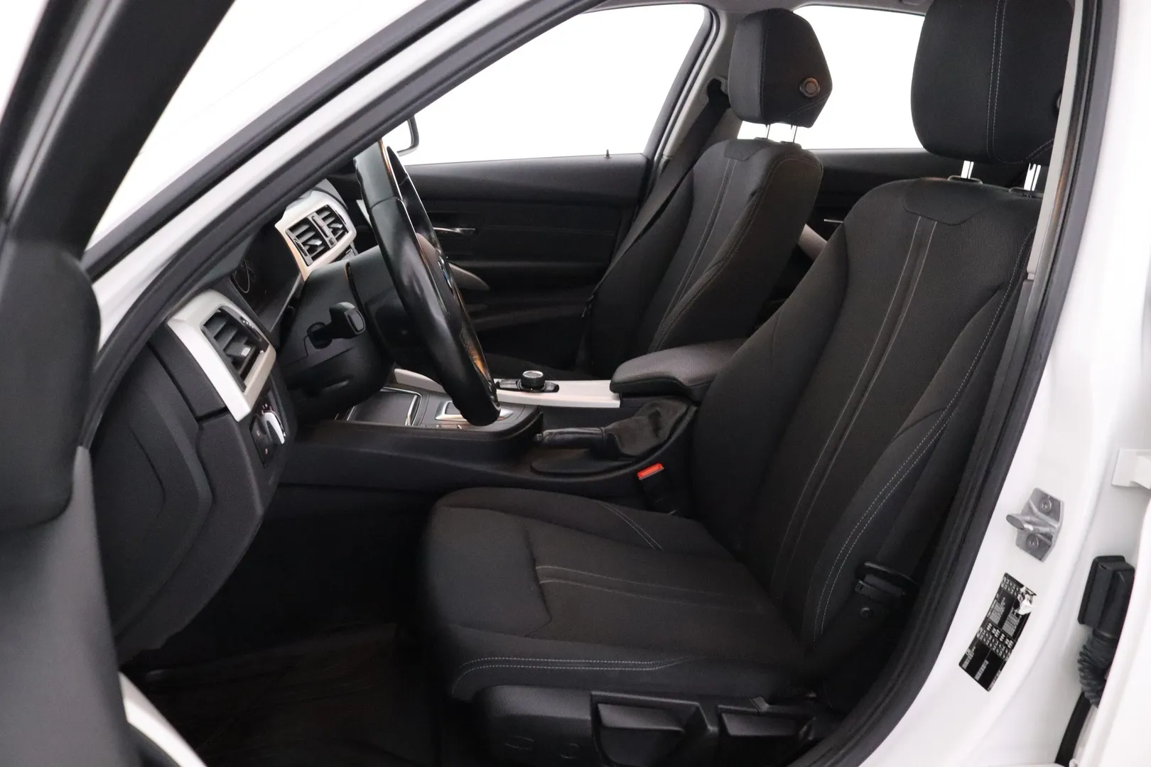 BMW 318 JJV-958 carousel image