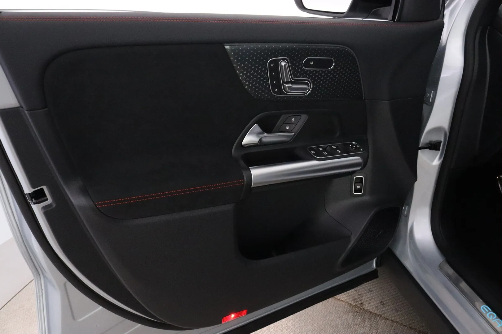 MERCEDES-BENZ EQA SSL-106 carousel image
