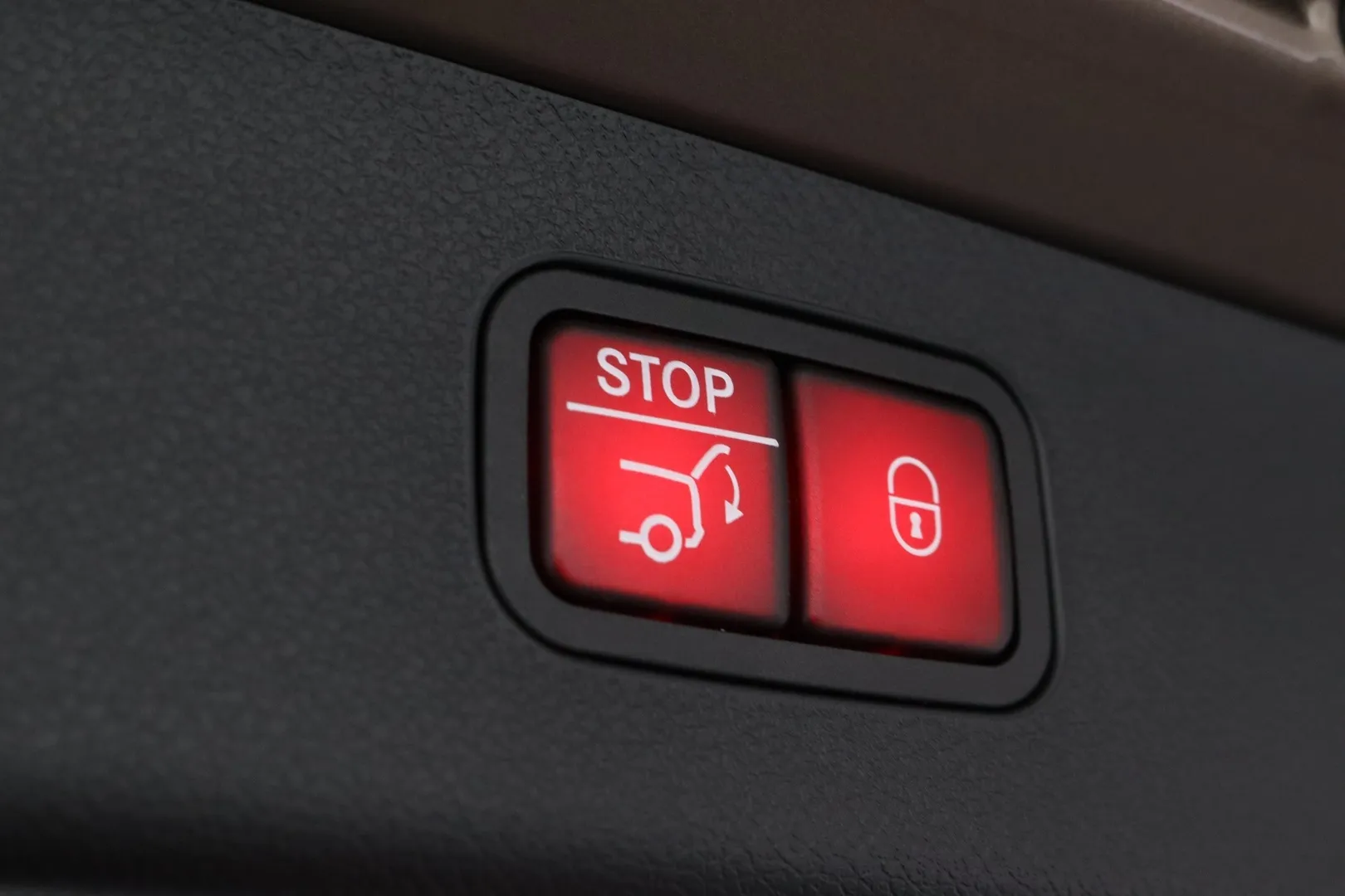 Mercedes-Benz E LTP-664 carousel image