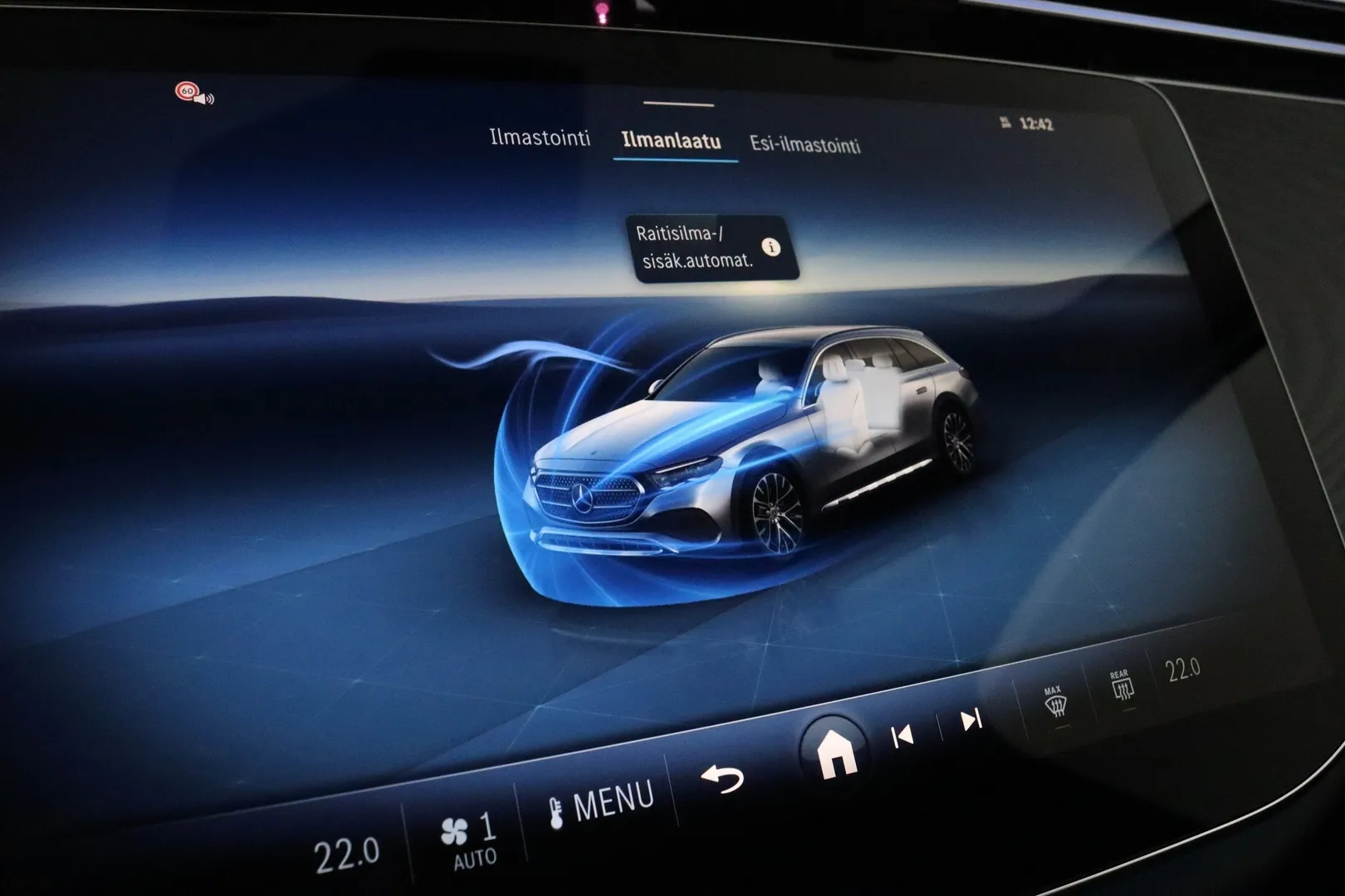 Mercedes-Benz E LTP-664 carousel image