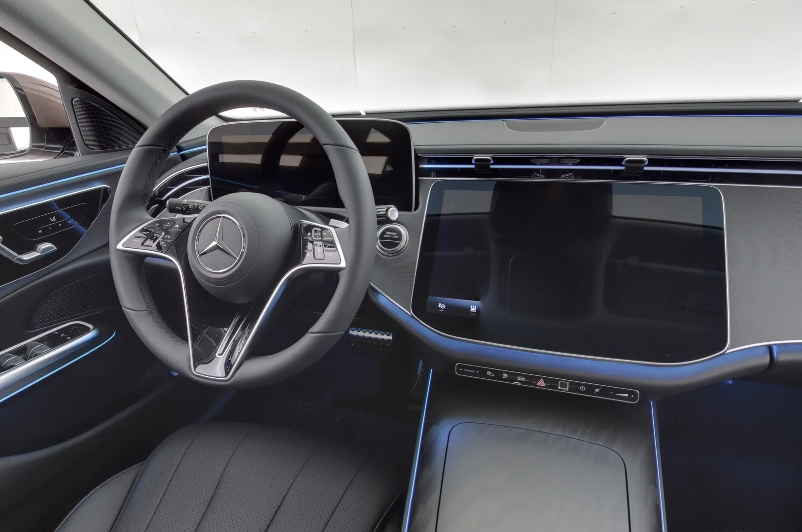 Mercedes-Benz E LTP-664 carousel image