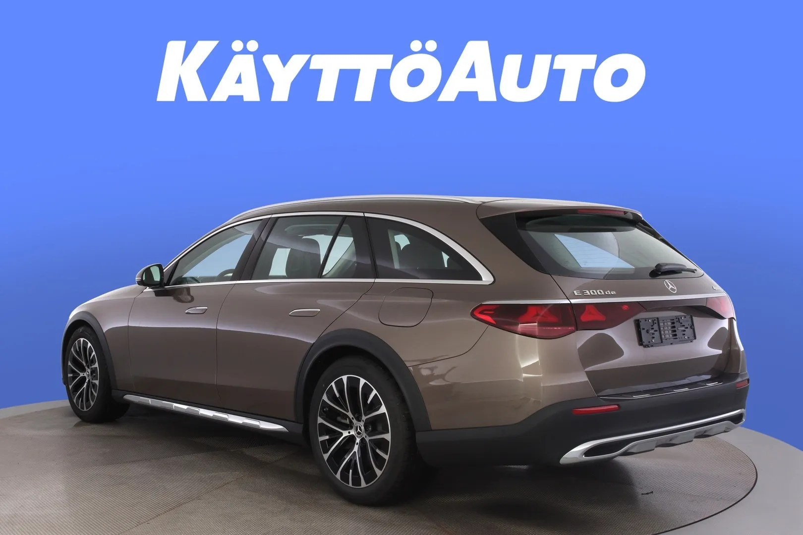 Mercedes-Benz E LTP-664 carousel image
