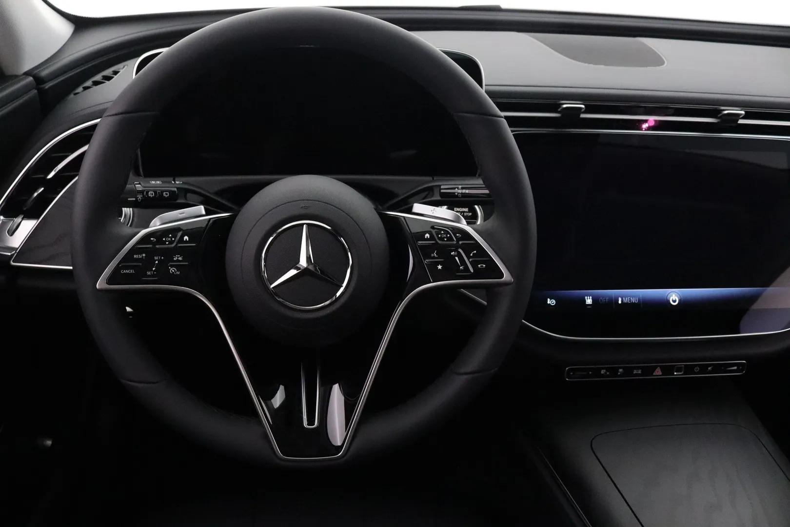 Mercedes-Benz E LTP-664 carousel image
