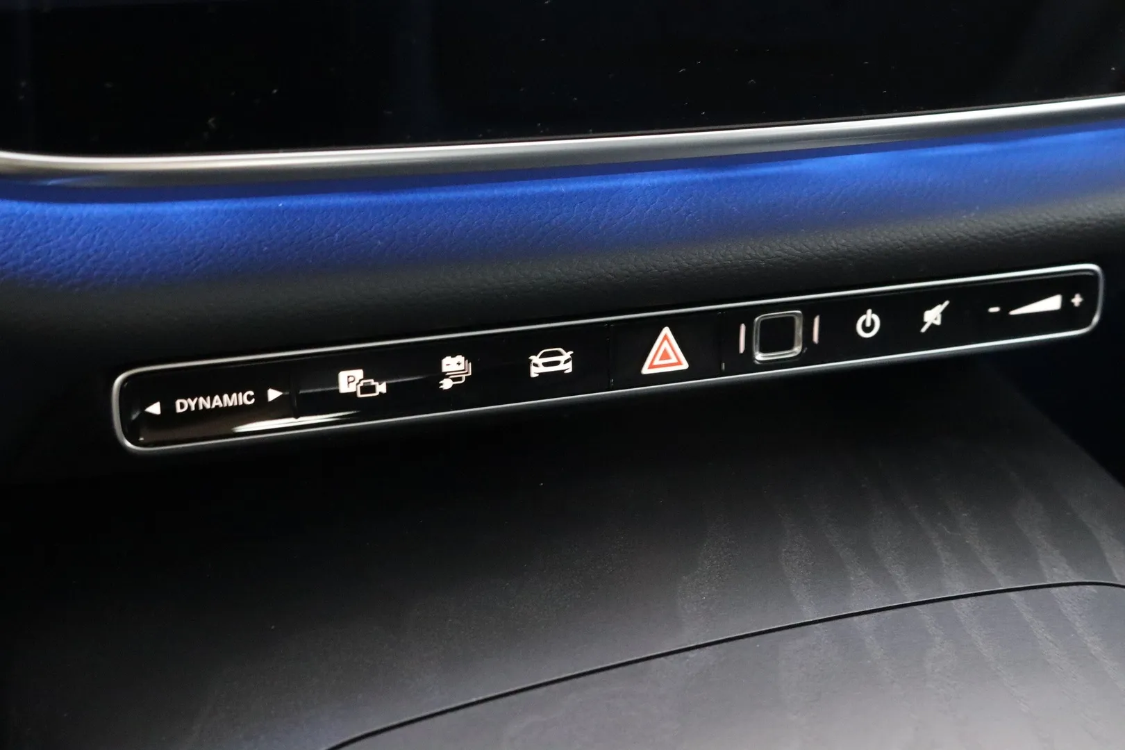 Mercedes-Benz E LTP-664 carousel image
