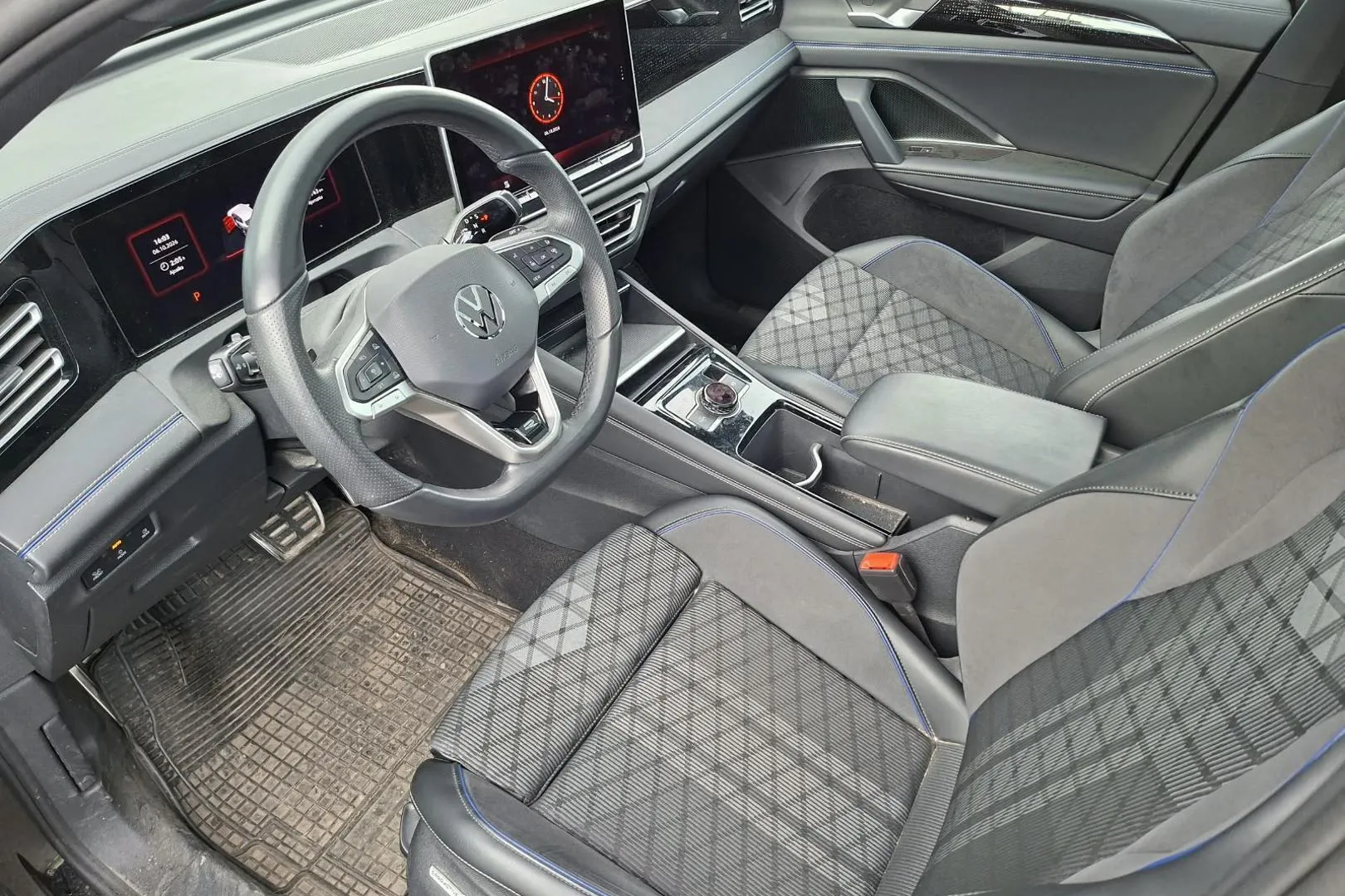 Volkswagen Tiguan FRY-954 carousel image