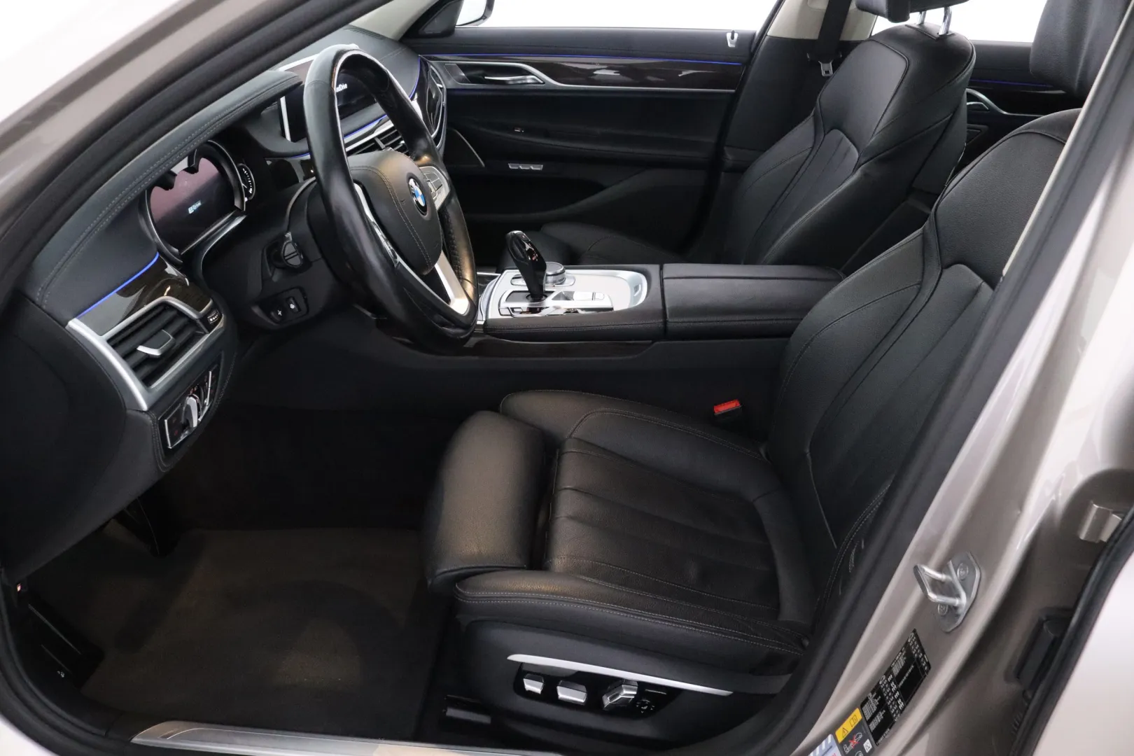 BMW 740 CKK-283 carousel image