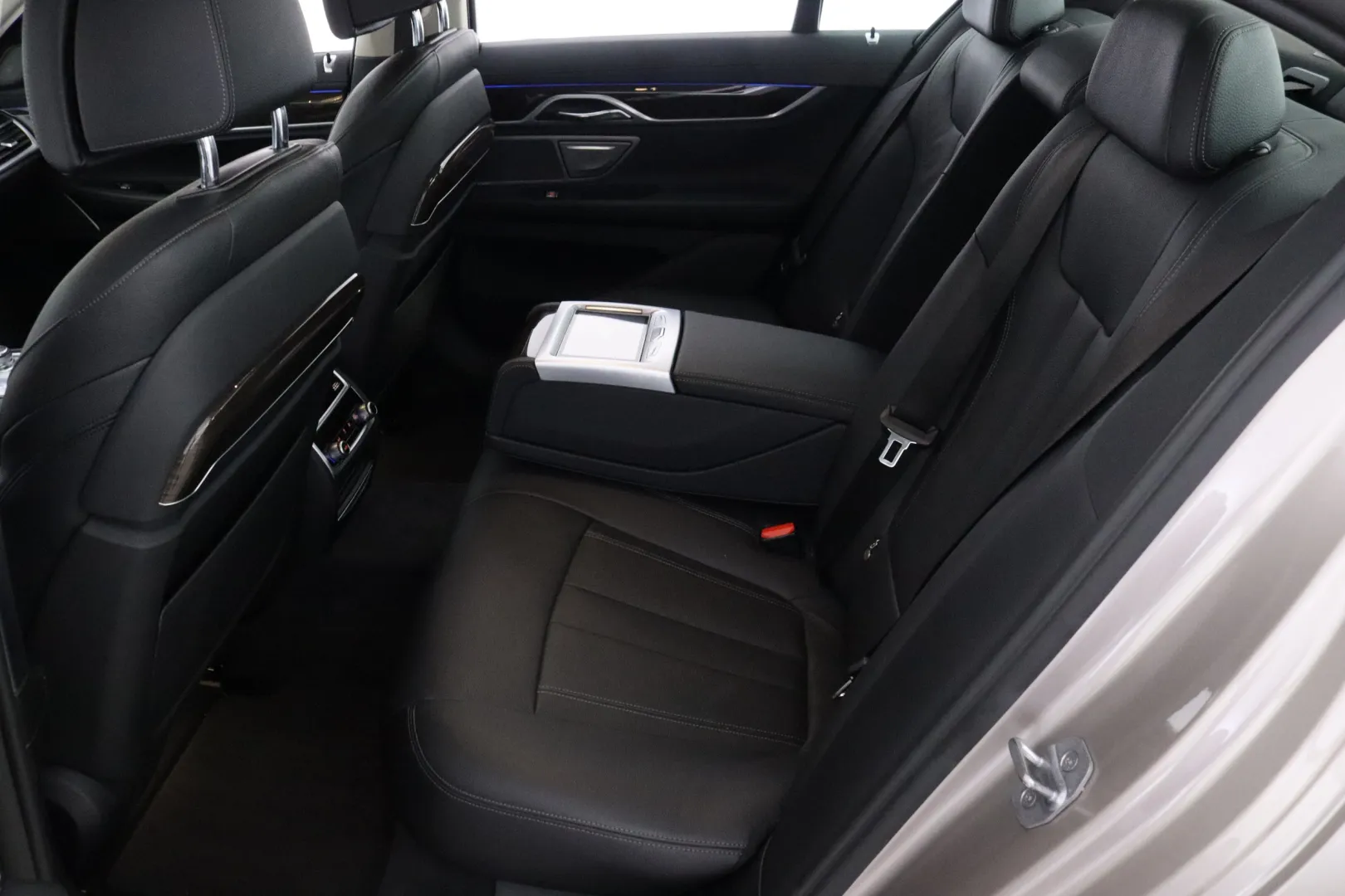 BMW 740 CKK-283 carousel image