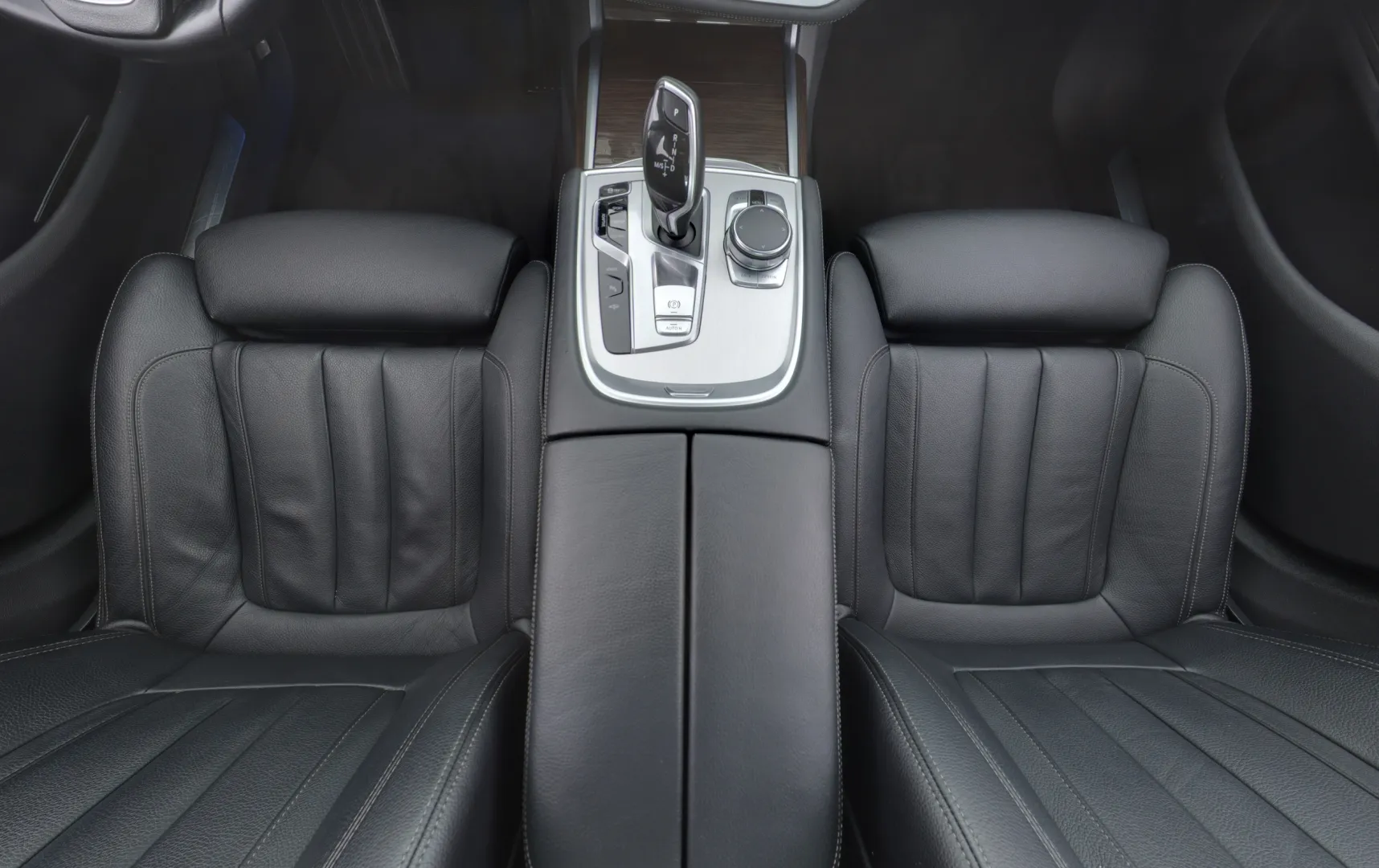 BMW 740 CKK-283 carousel image