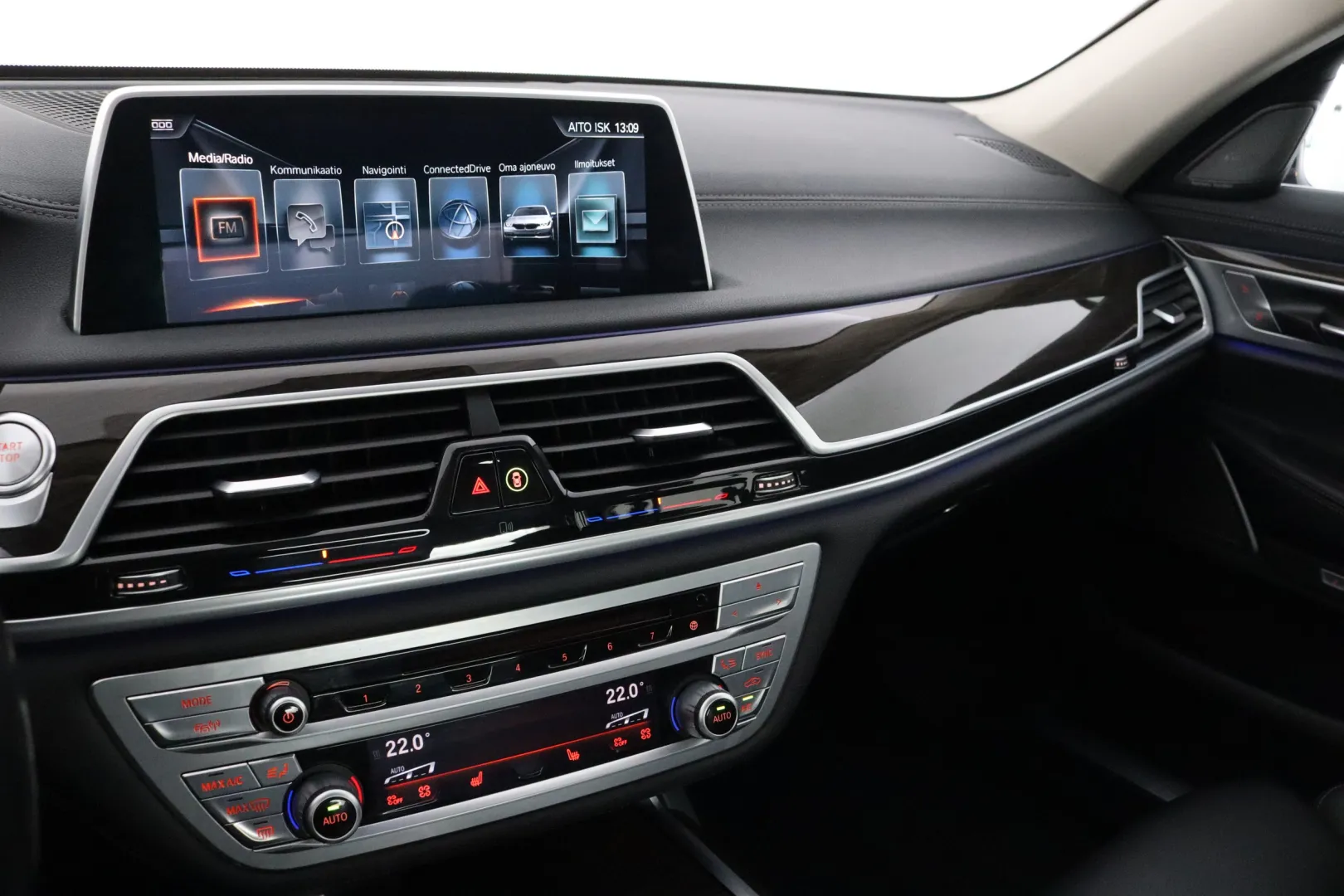 BMW 740 CKK-283 carousel image