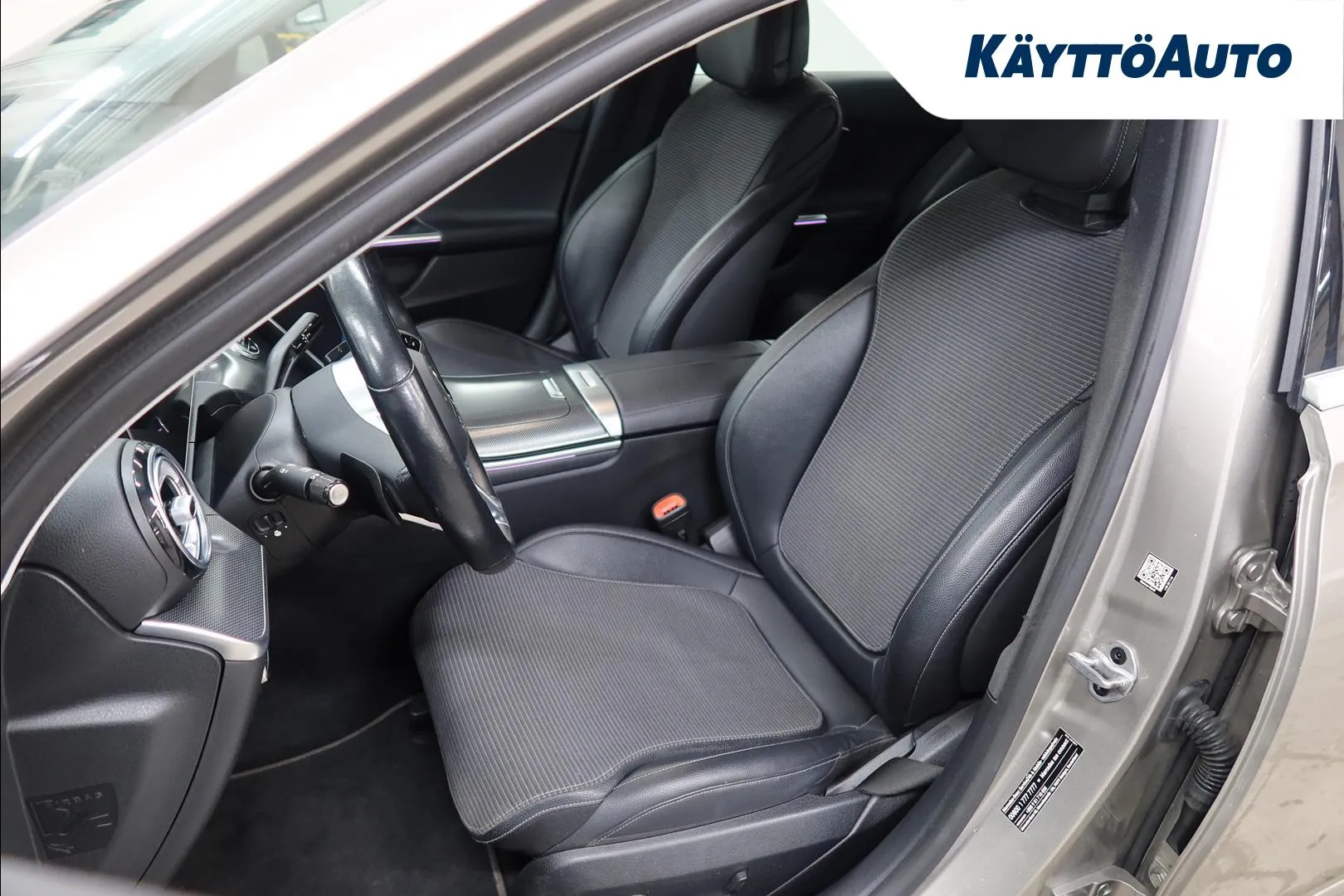 MERCEDES-BENZ C JMI-992 carousel image