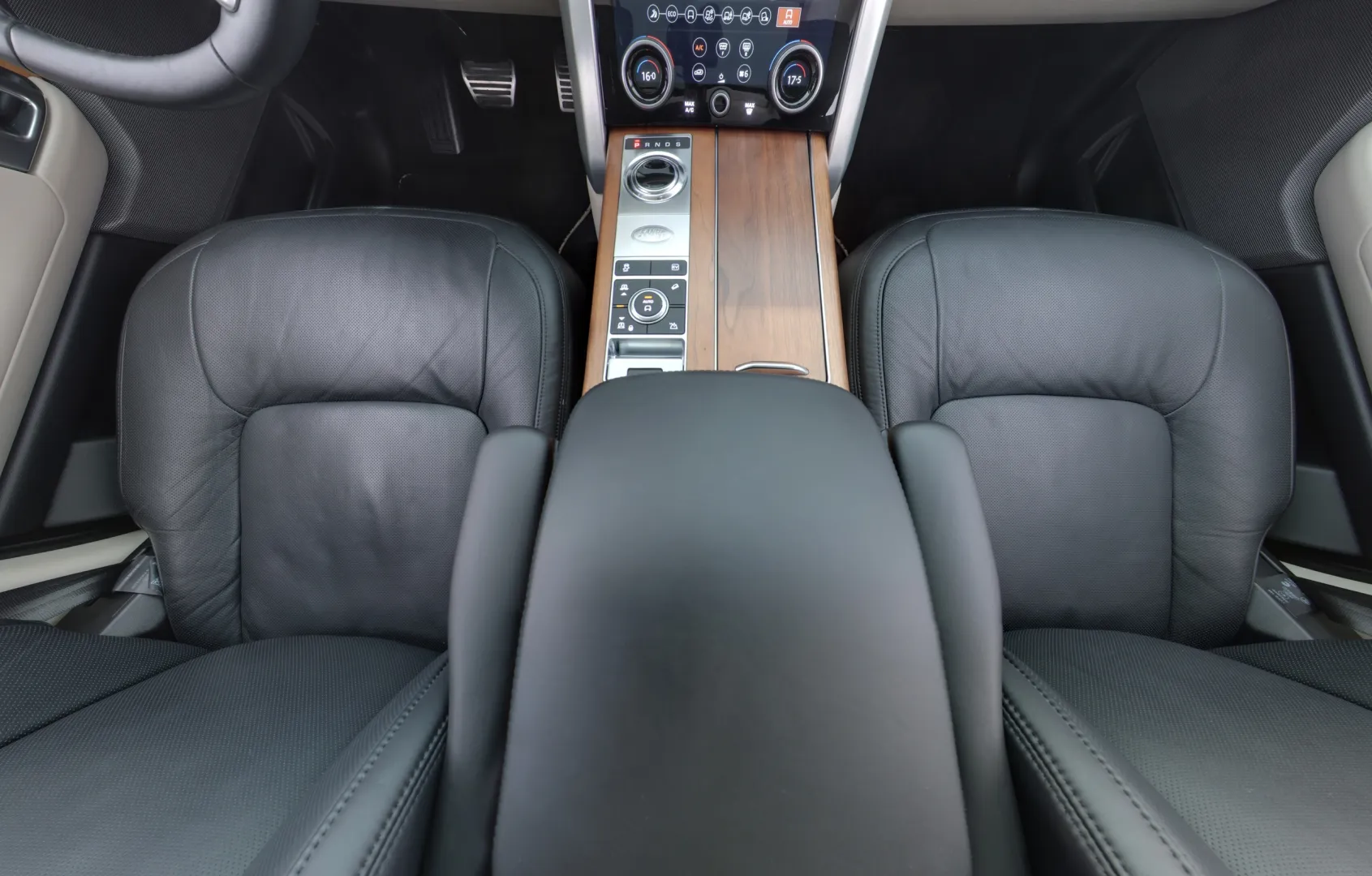 LAND ROVER Range Rover CON-208 carousel image