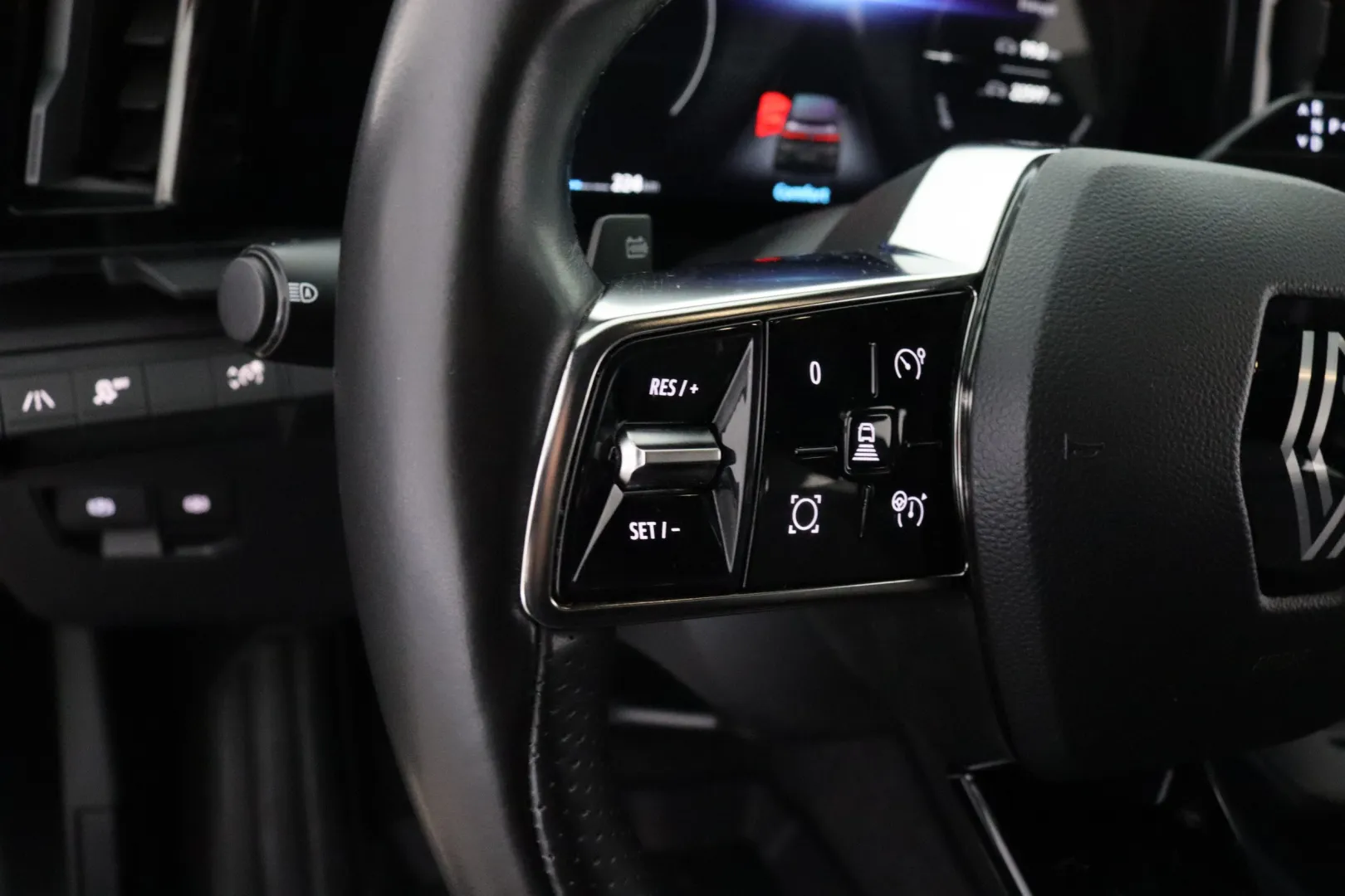RENAULT Megane YLX-574 carousel image