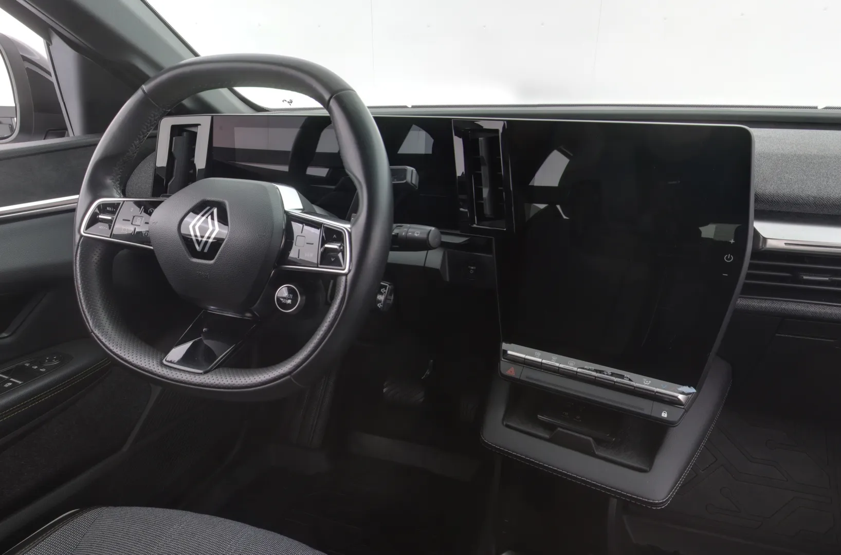 RENAULT Megane YLX-574 carousel image